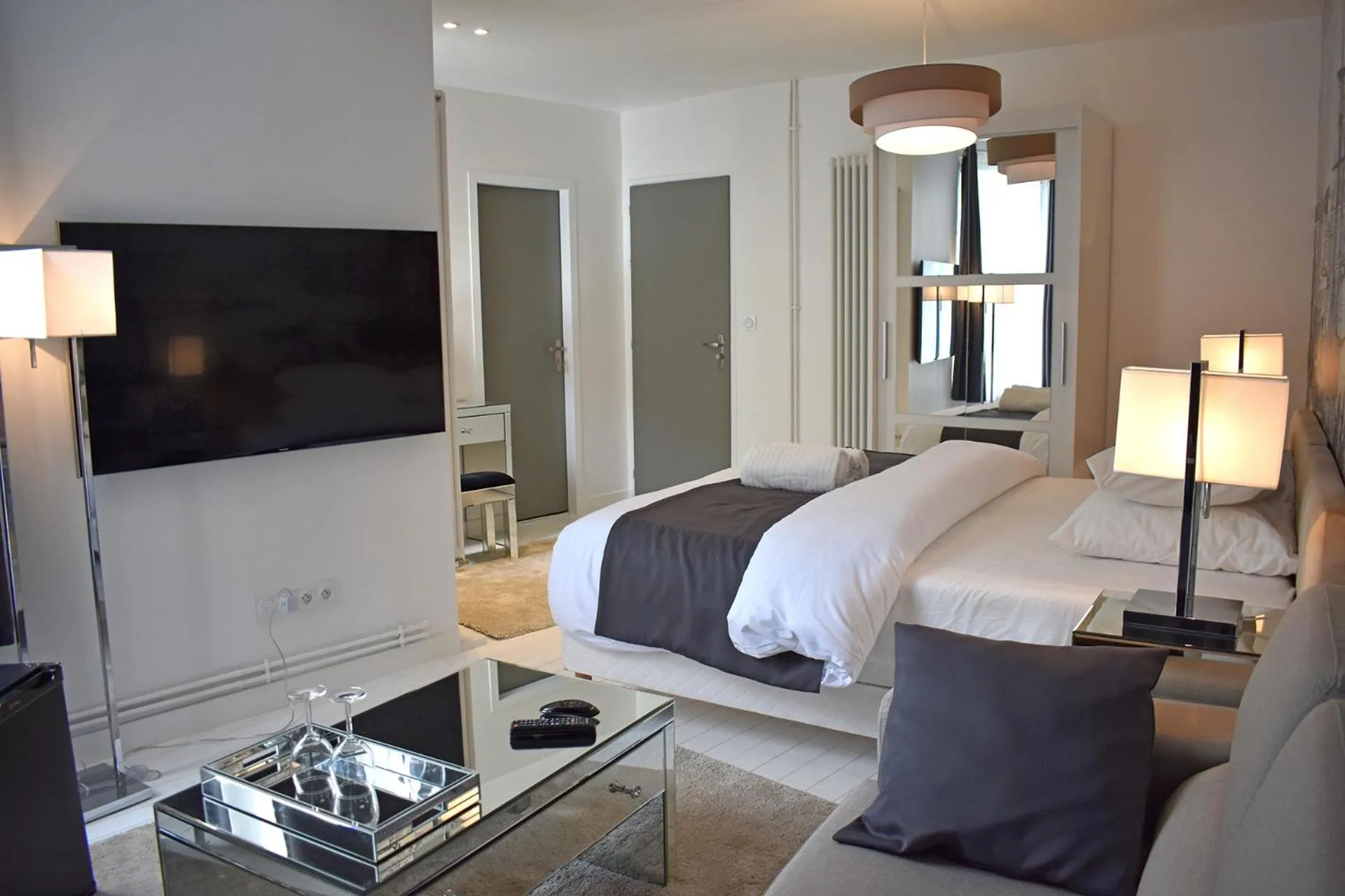 Bedroom, Bed in Villa Castel Chambres d'hôtes B&B