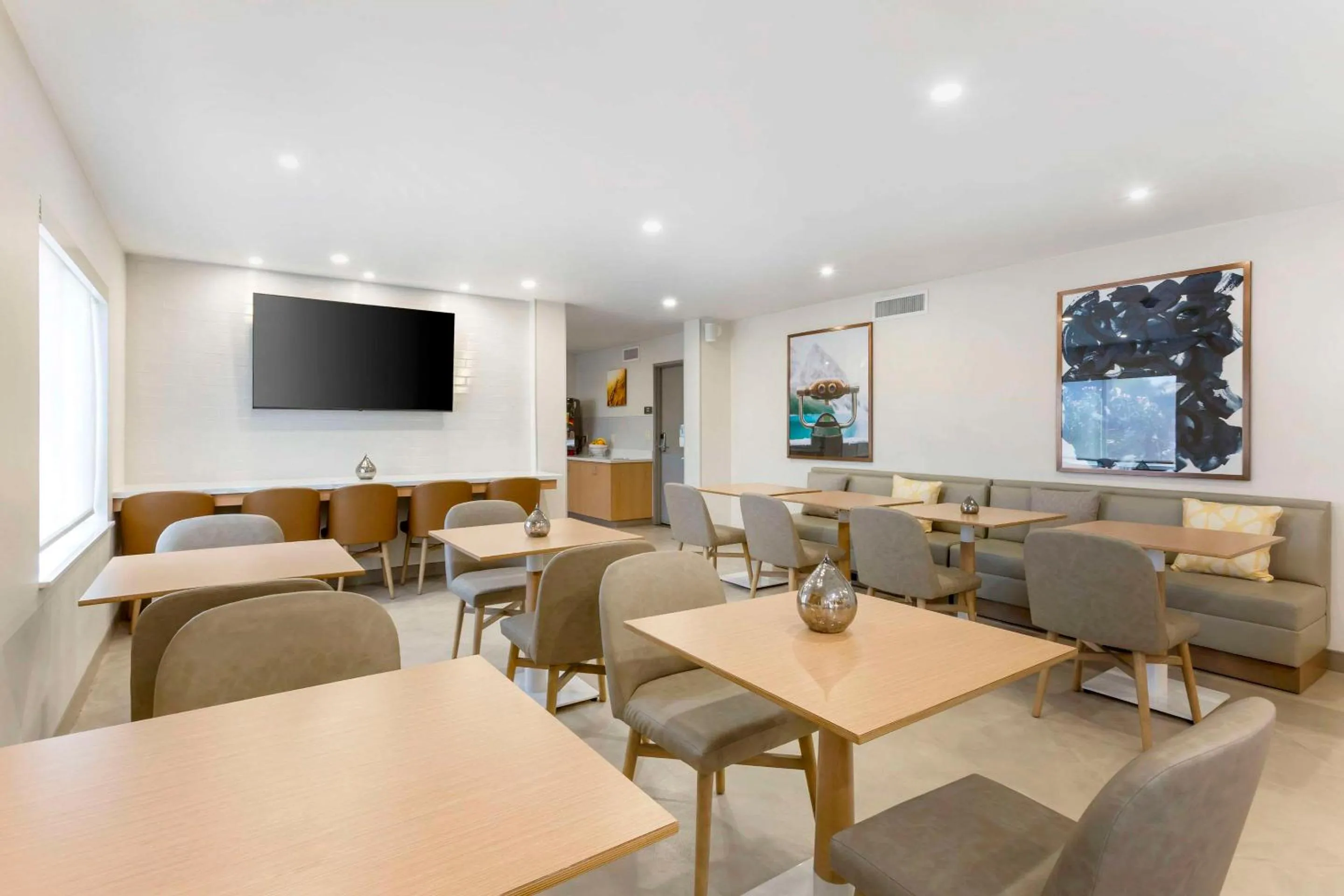 Breakfast in Comfort Suites at Tucson Mall