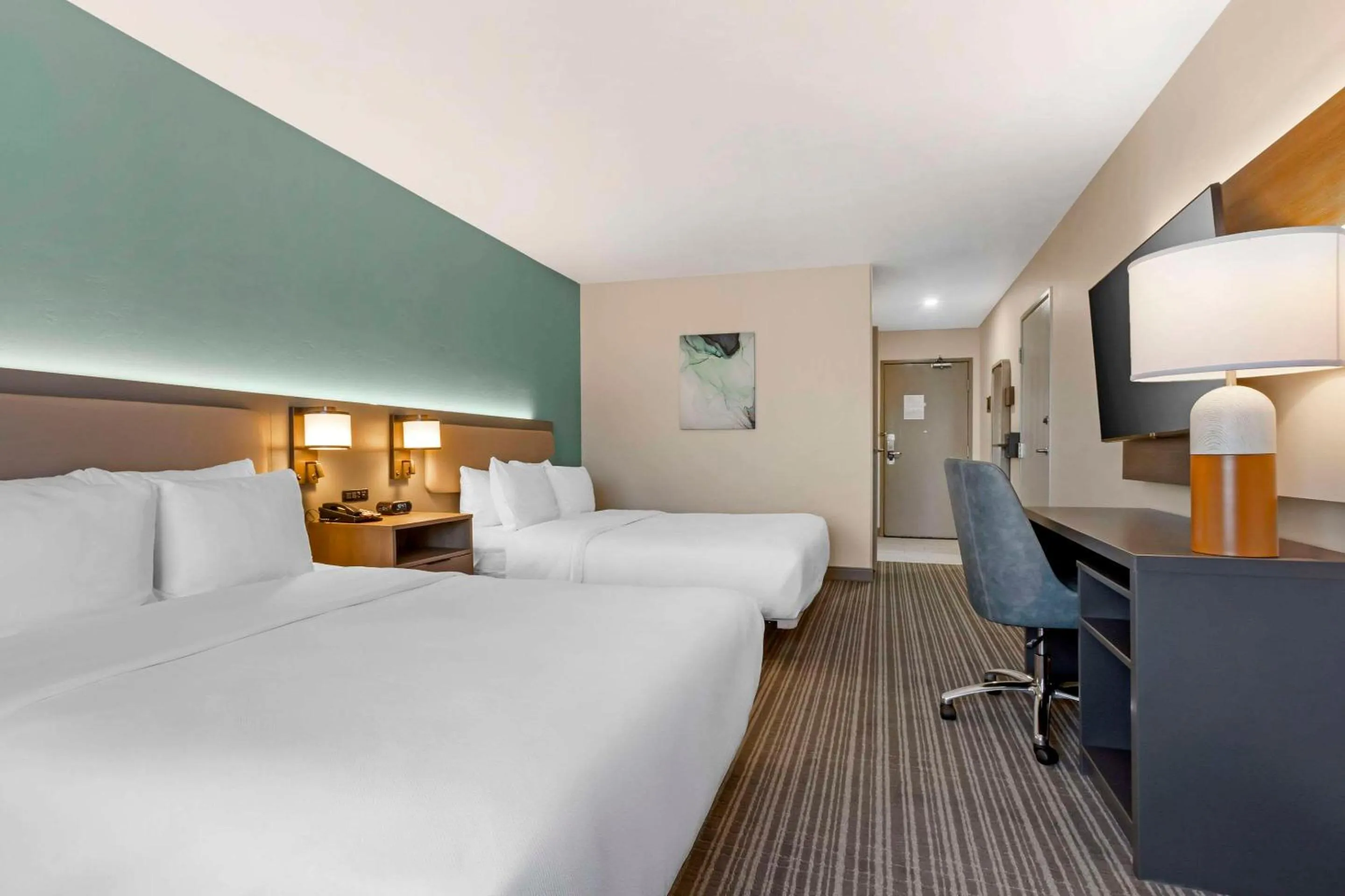 Bedroom, Bed in Comfort Suites at Tucson Mall