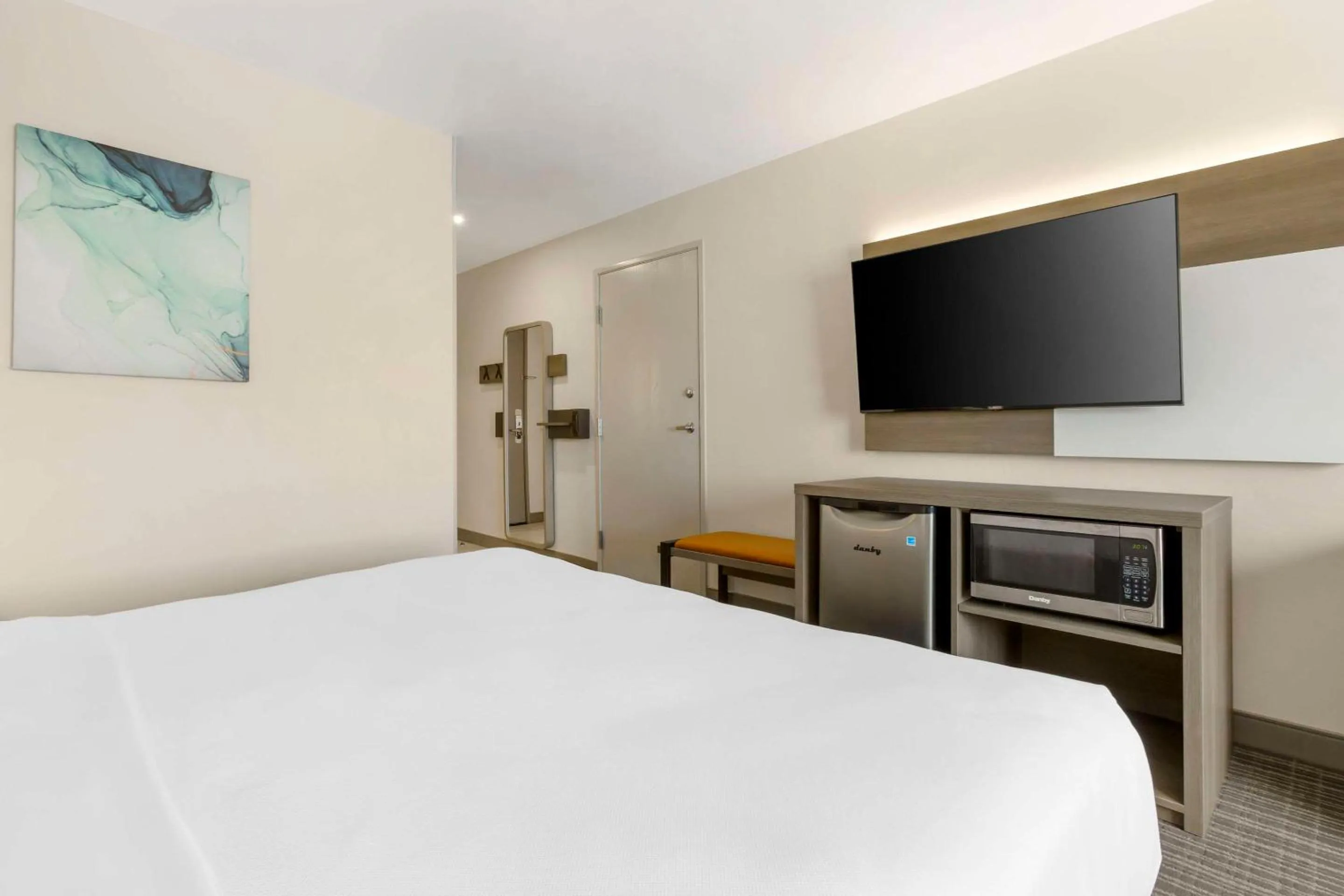 Bedroom, Bed in Comfort Suites at Tucson Mall