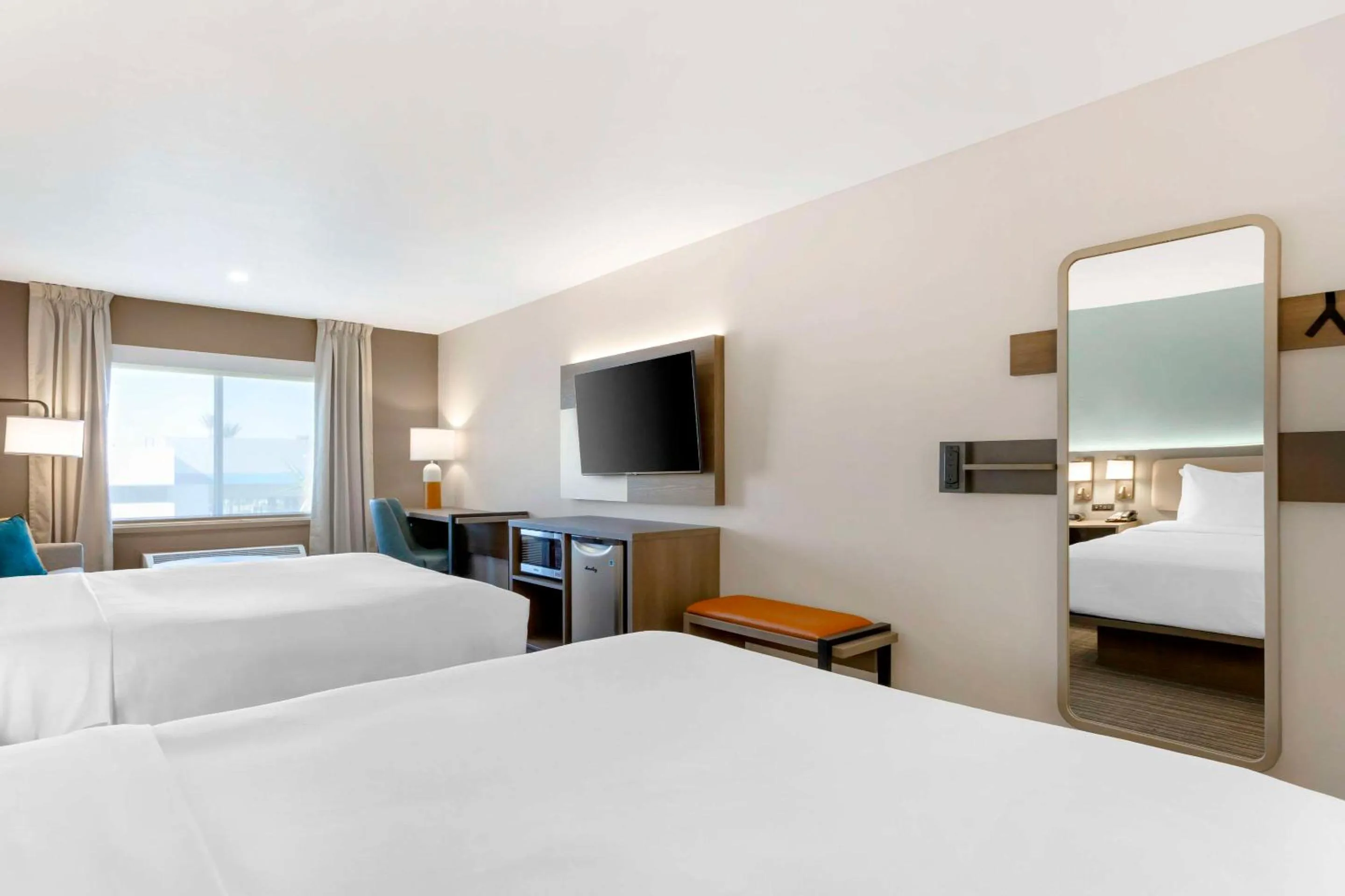 Bedroom, Bed in Comfort Suites at Tucson Mall