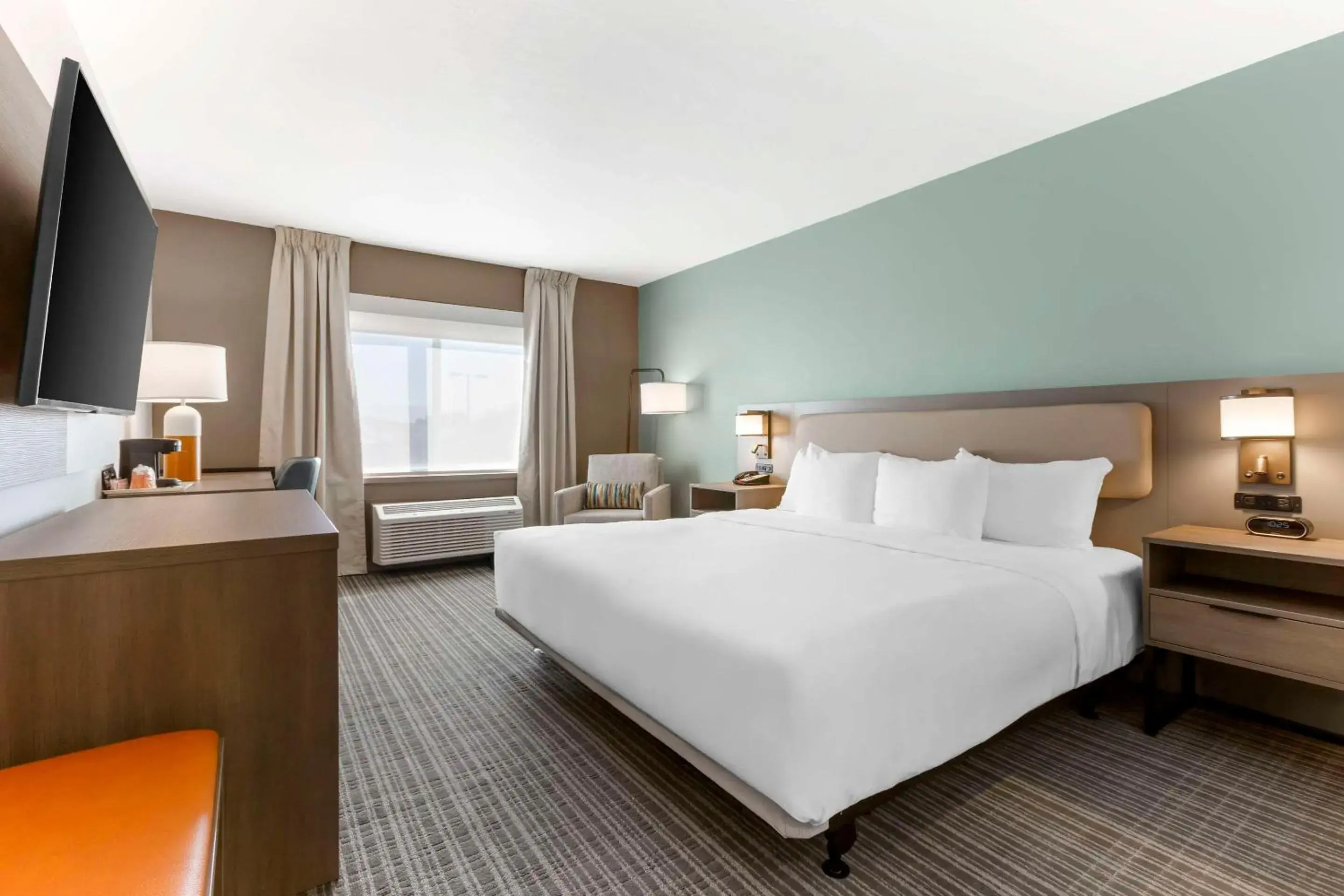 King Suite - Accessible/Non-Smoking in Comfort Suites at Tucson Mall King Suite - Accessible/Non-Smoking in Comfort Suites at Tucson Mall