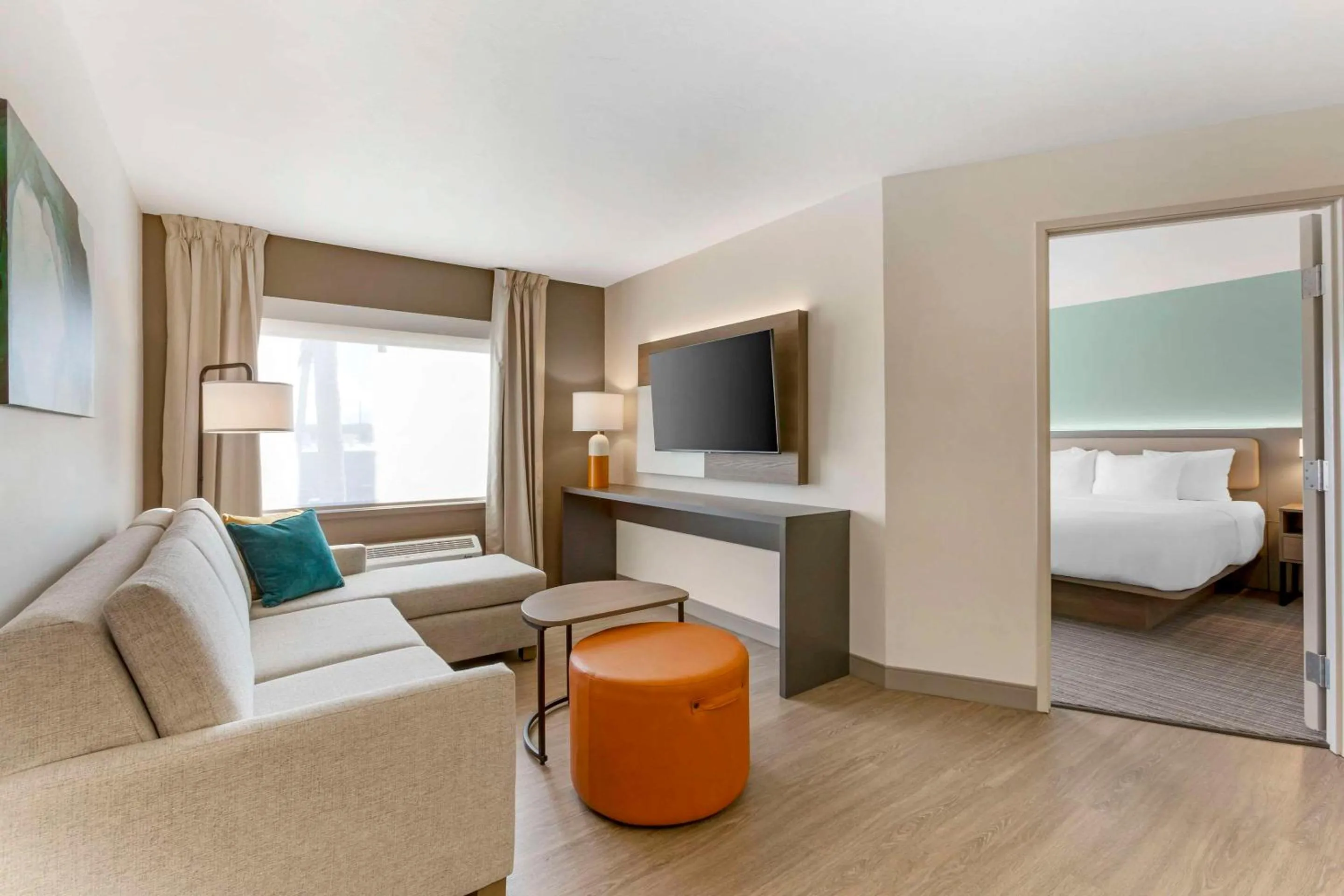 Bedroom, Bed in Comfort Suites at Tucson Mall