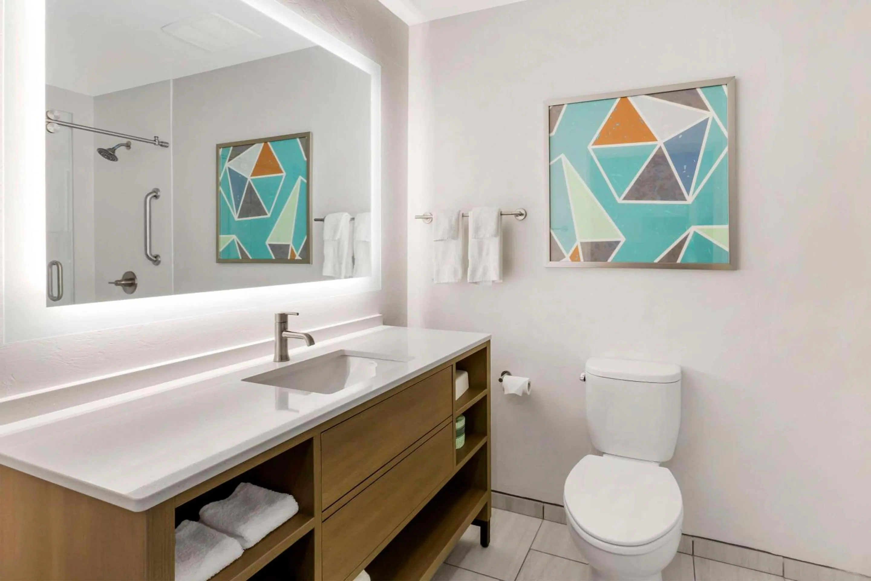 Bedroom in Comfort Suites at Tucson Mall