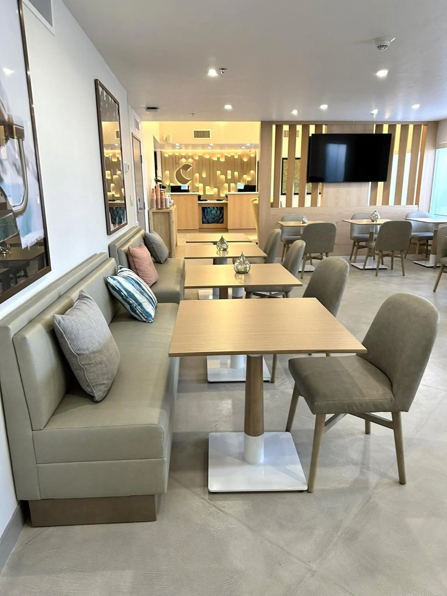 Buffet breakfast in Comfort Suites at Tucson Mall