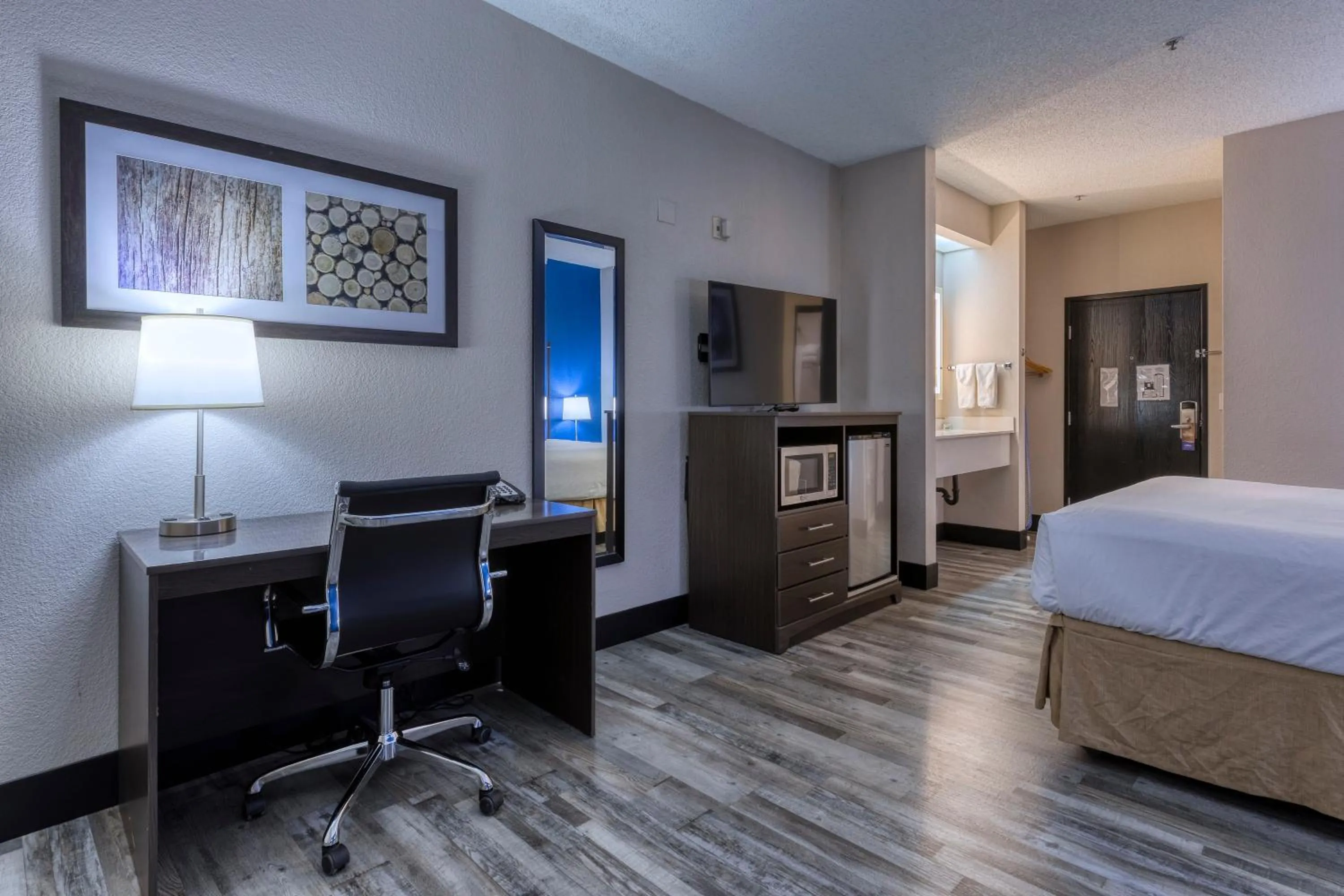 Photo of the whole room, Bed in Baymont by Wyndham Casa Grande