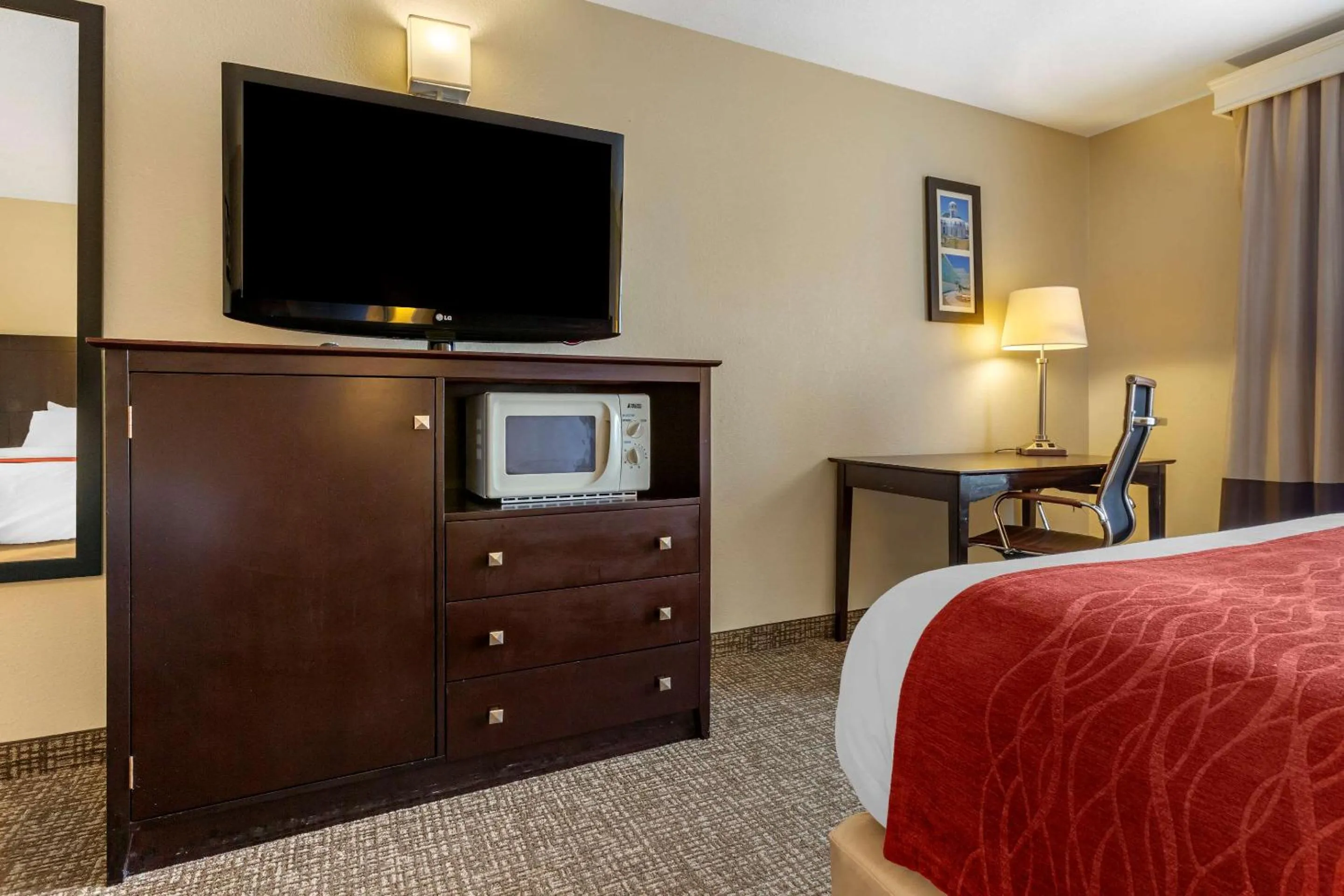 Photo of the whole room, Bed in Comfort Inn & Suites North Tucson Marana