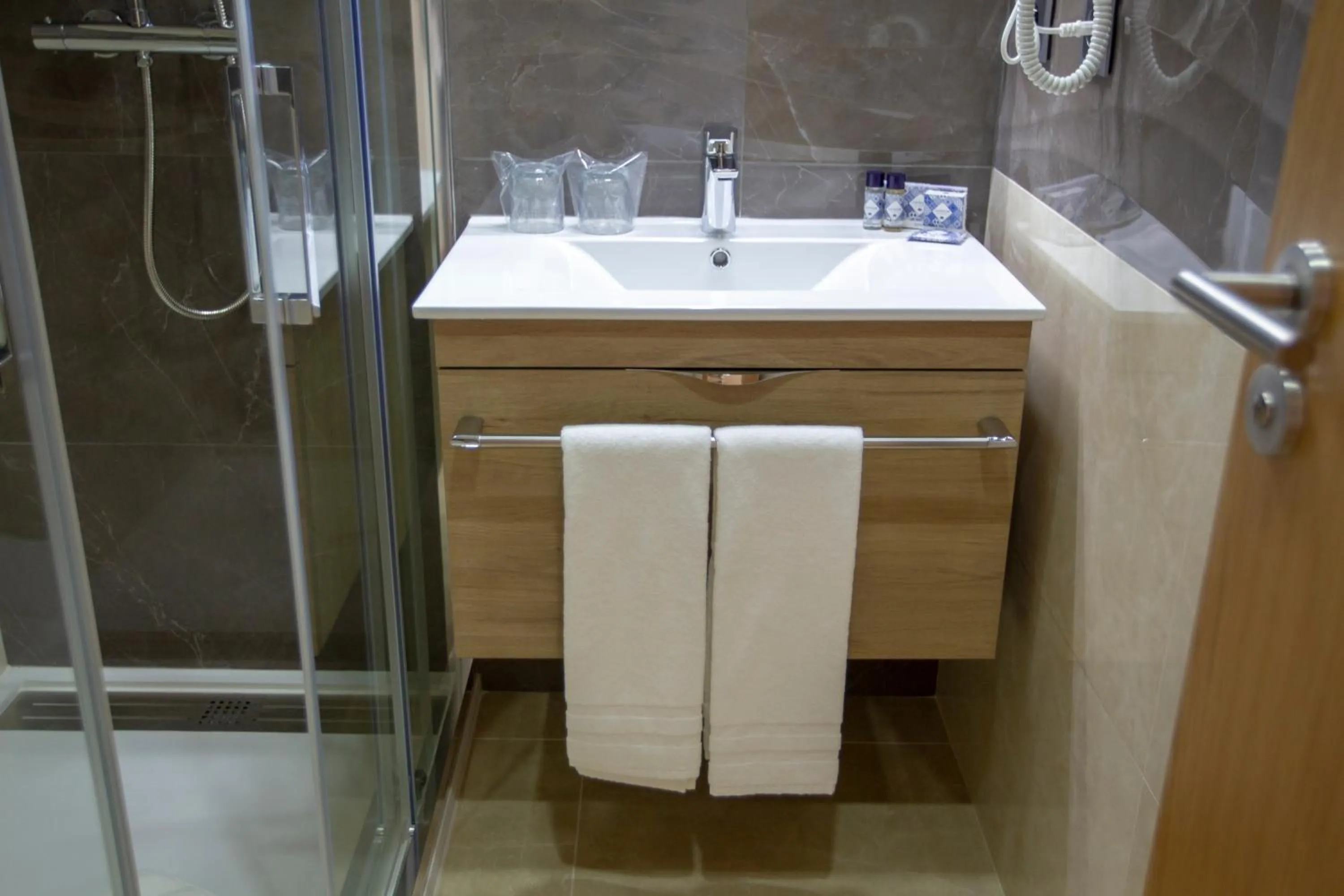 Bathroom in Hotel Fafense