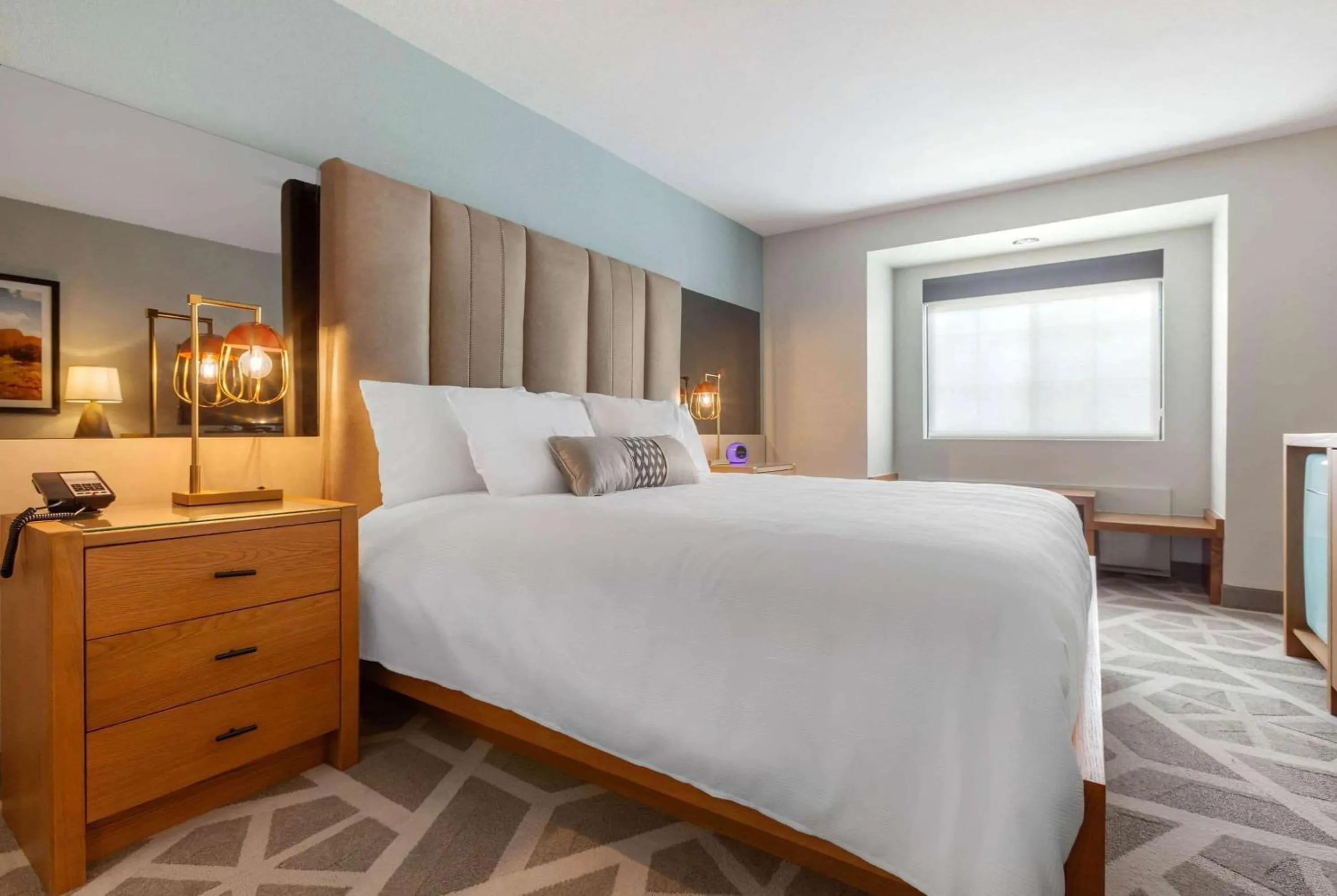 Photo of the whole room, Bed in La Quinta Inn & Suites by Wyndham Tempe University, Phoenix