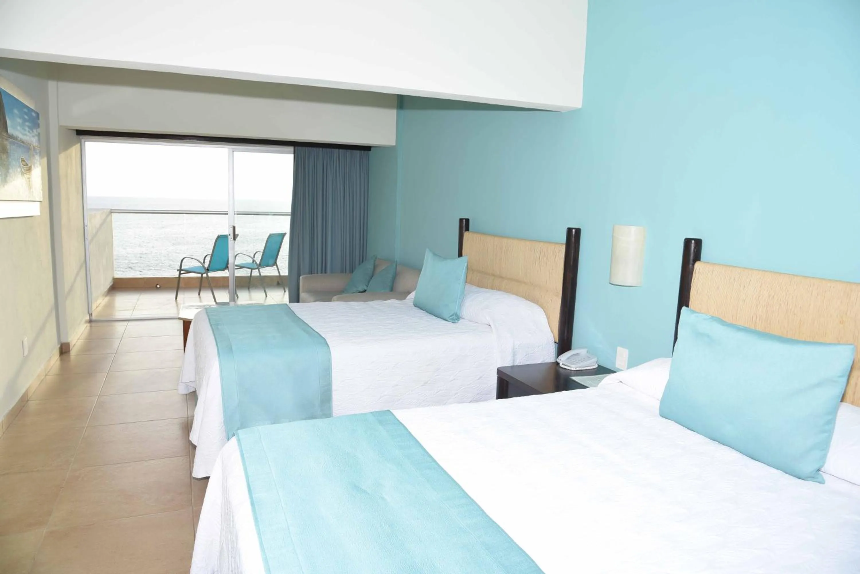 Photo of the whole room, Bed in Mirador Acapulco