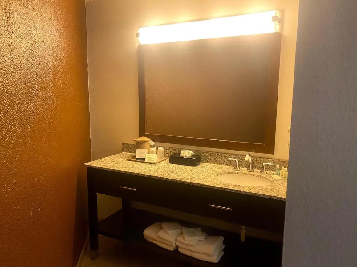 Quality Inn View of Lake Powell - Page