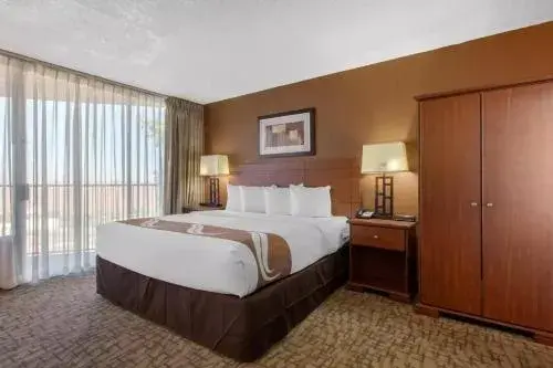 Superior King Room in Scenic View Inn - Lake Powell - Page AZ Superior King Room in Scenic View Inn - Lake Powell - Page AZ