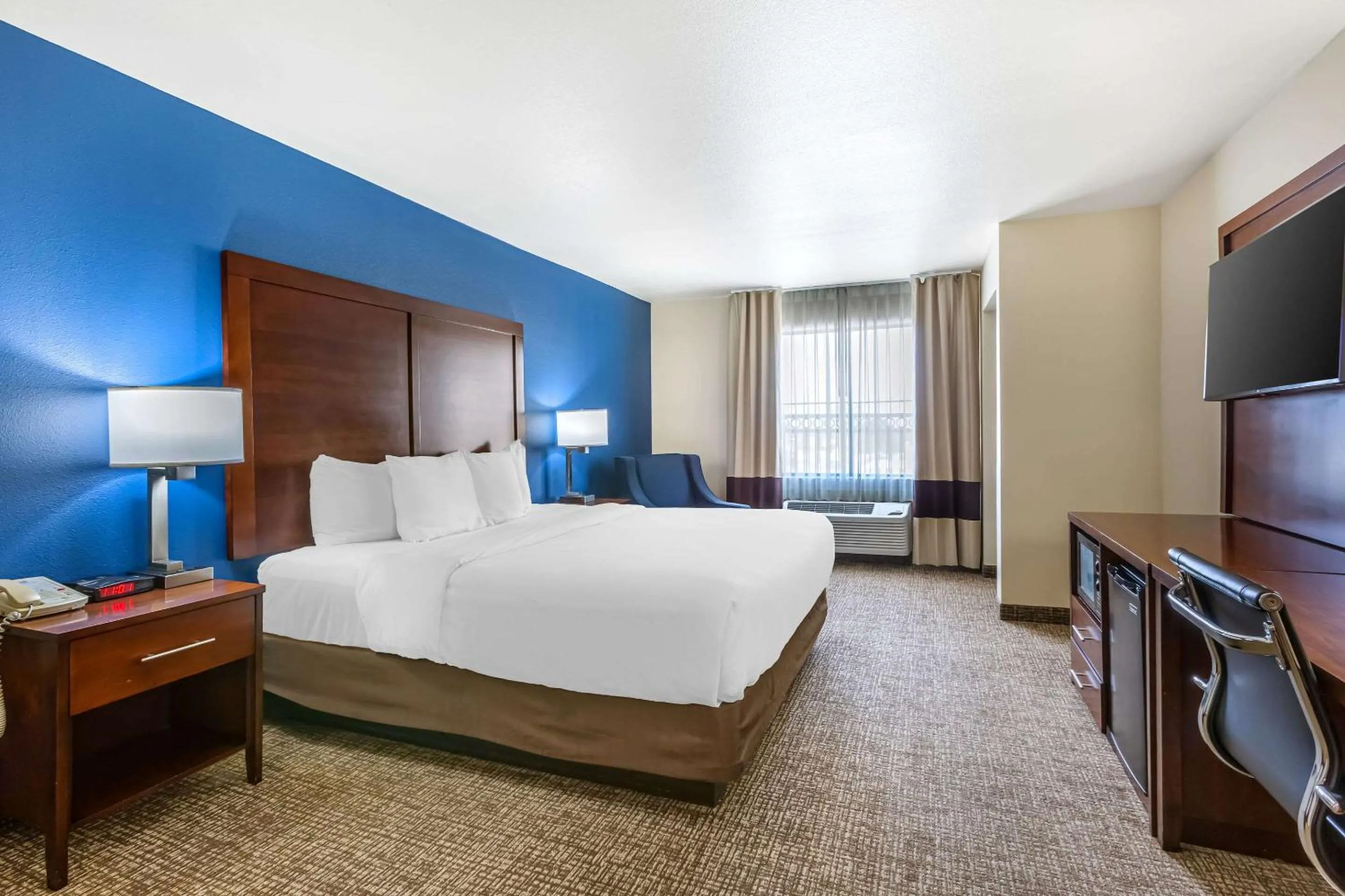 Bedroom, Bed in Comfort Inn and Suites Yuma I-8