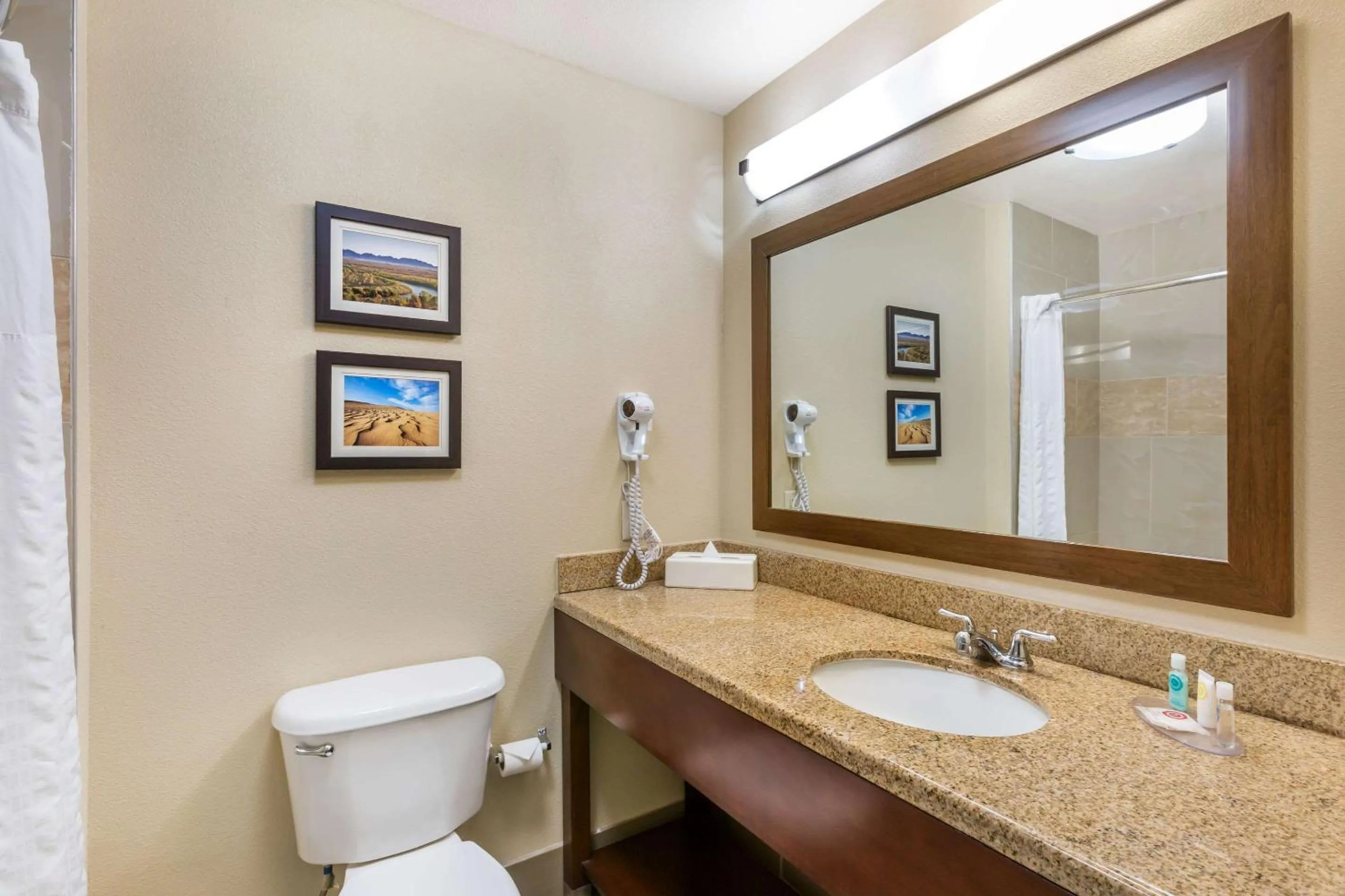 Toilet in Comfort Inn and Suites Yuma I-8