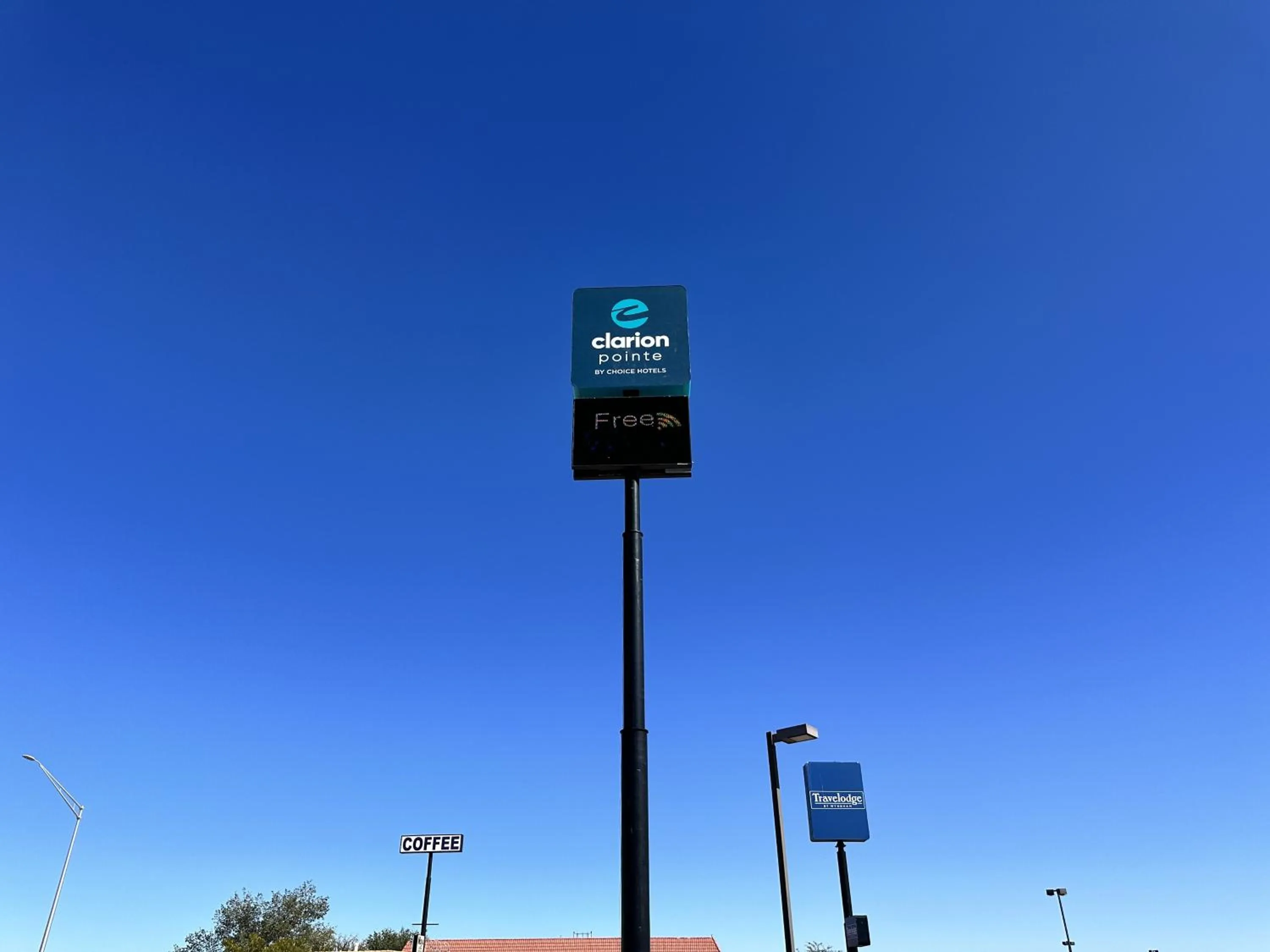 Property building in Clarion Pointe Winslow I-40