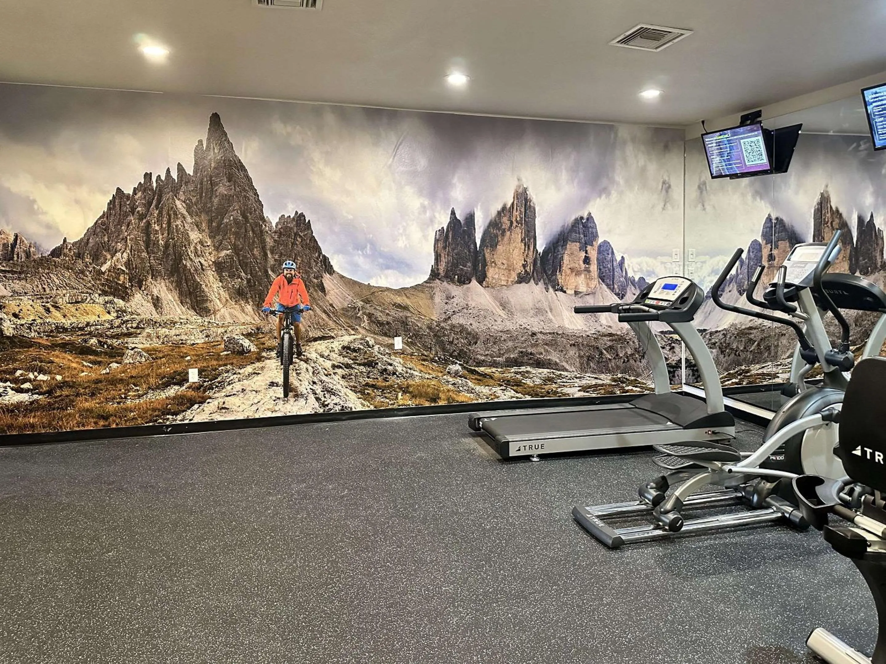 Fitness centre/facilities in Clarion Pointe Winslow I-40