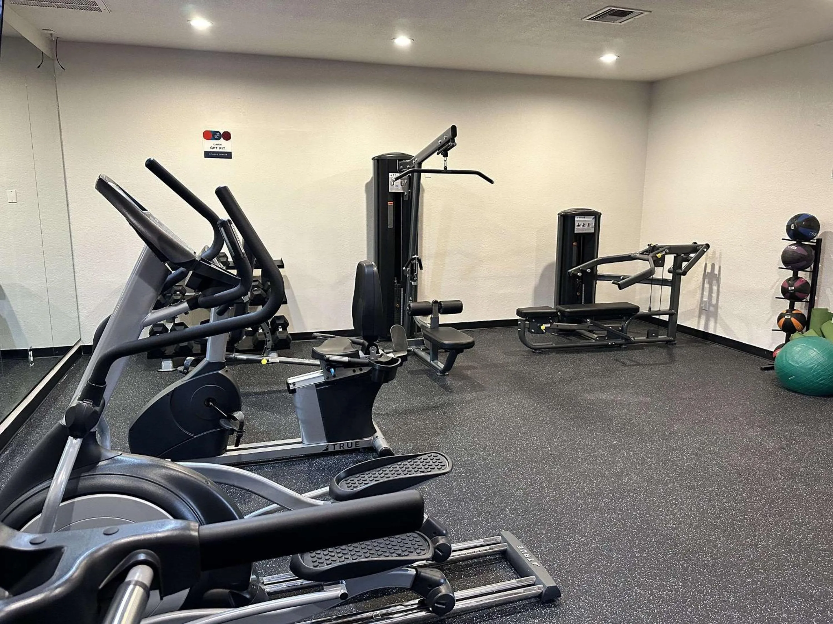 Fitness centre/facilities in Clarion Pointe Winslow I-40