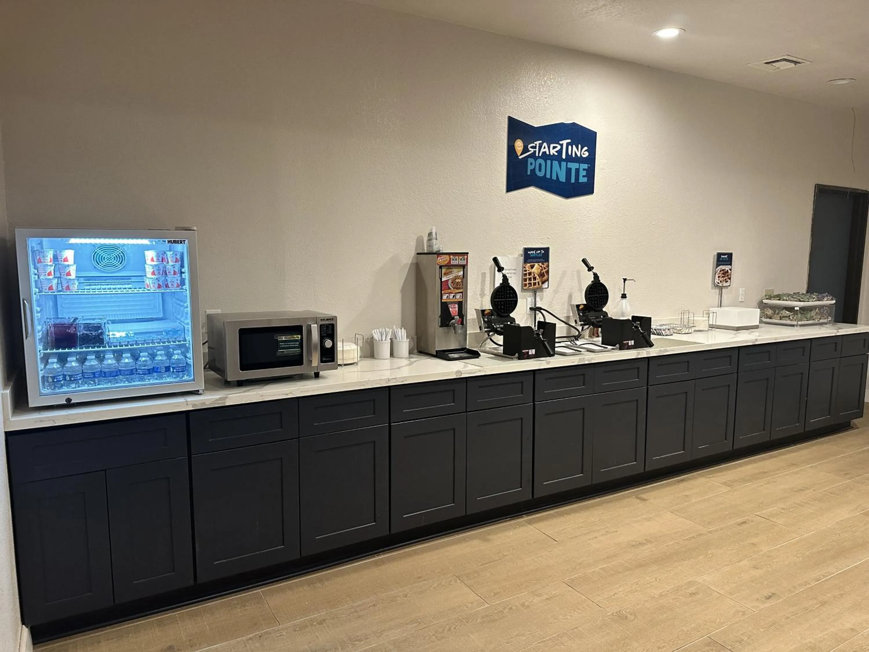 Breakfast in Clarion Pointe Winslow I-40