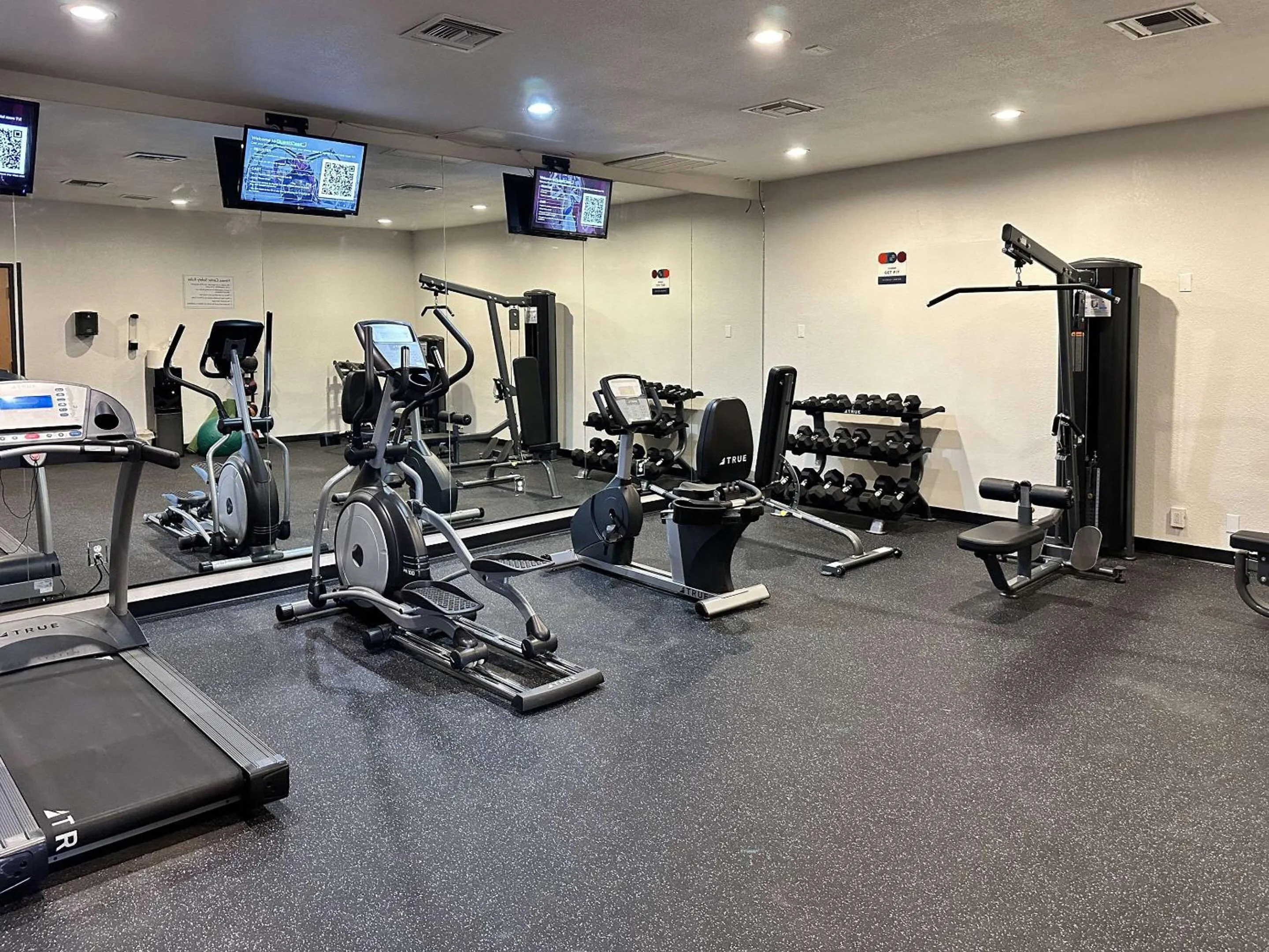 Fitness centre/facilities in Clarion Pointe Winslow I-40