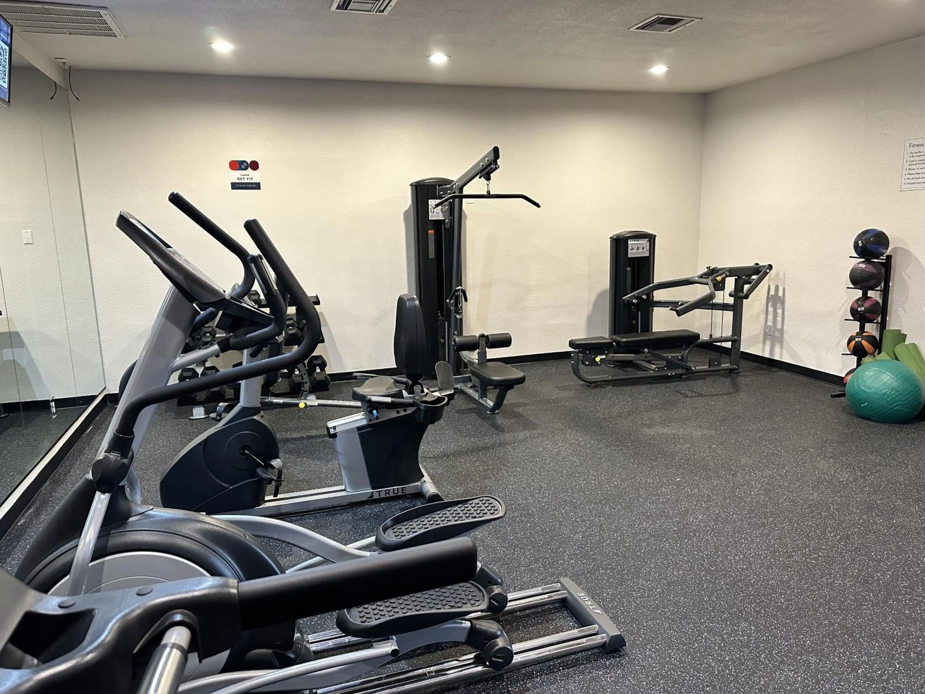 Fitness centre/facilities in Clarion Pointe Winslow I-40
