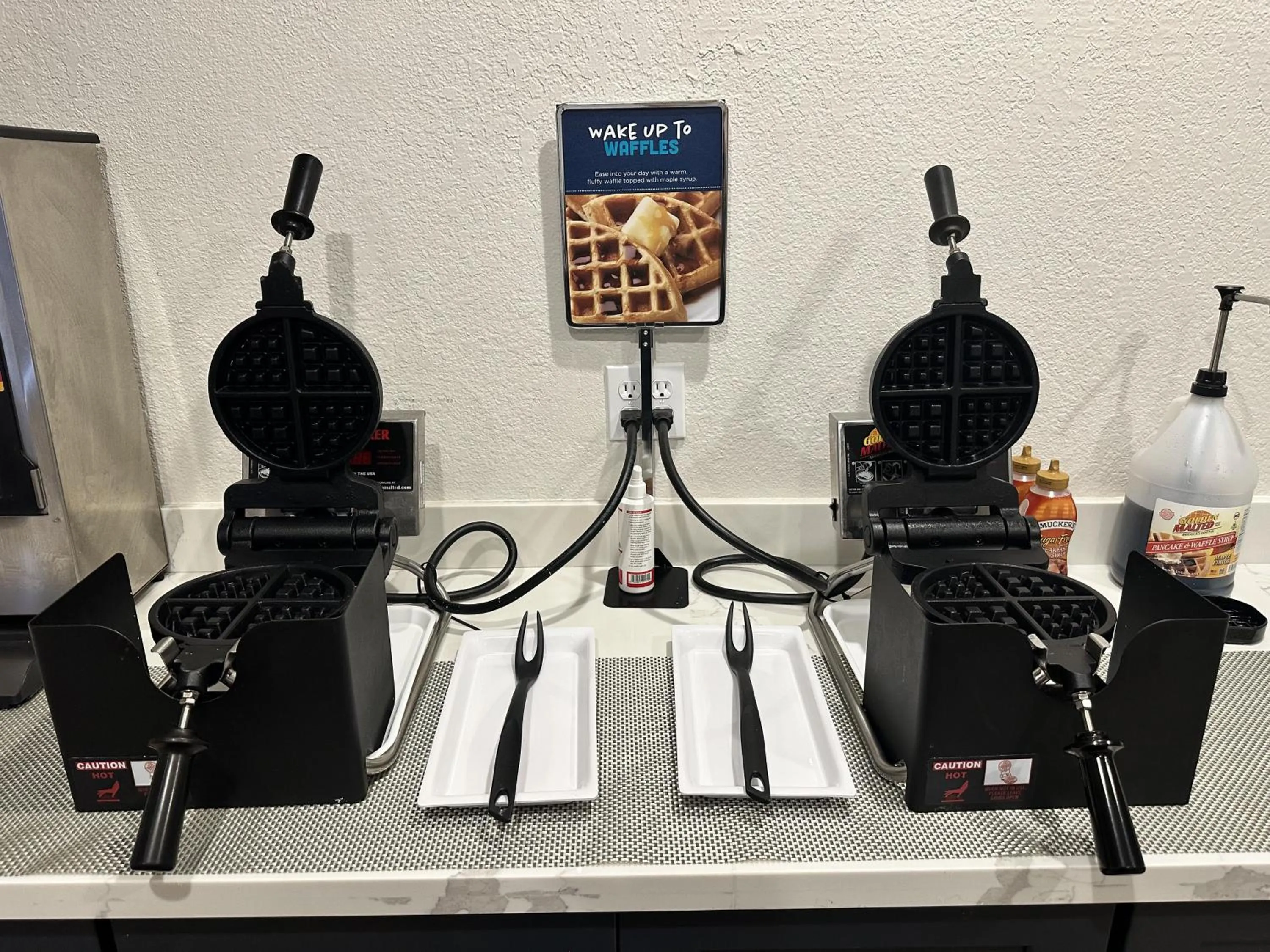 Breakfast in Clarion Pointe Winslow I-40