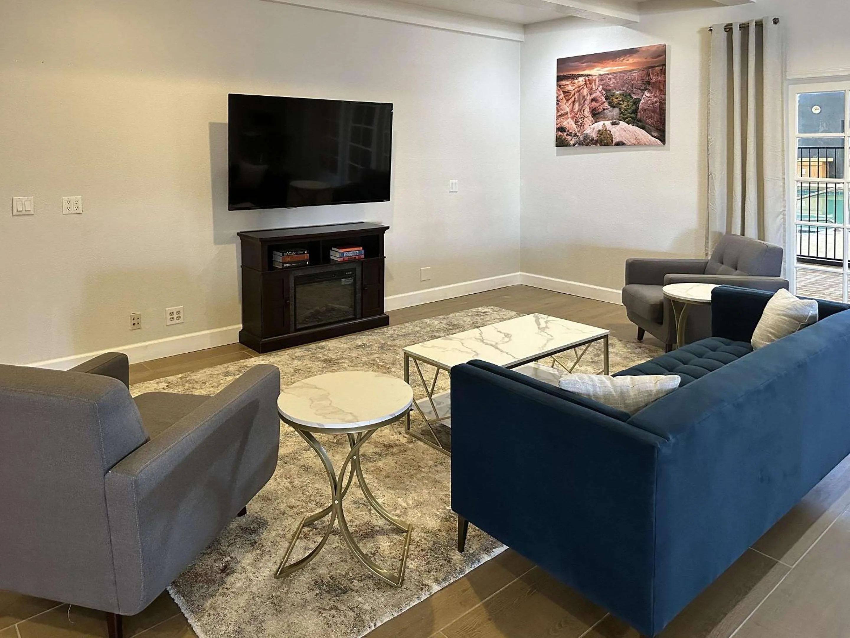 Lobby or reception in Clarion Pointe Winslow I-40