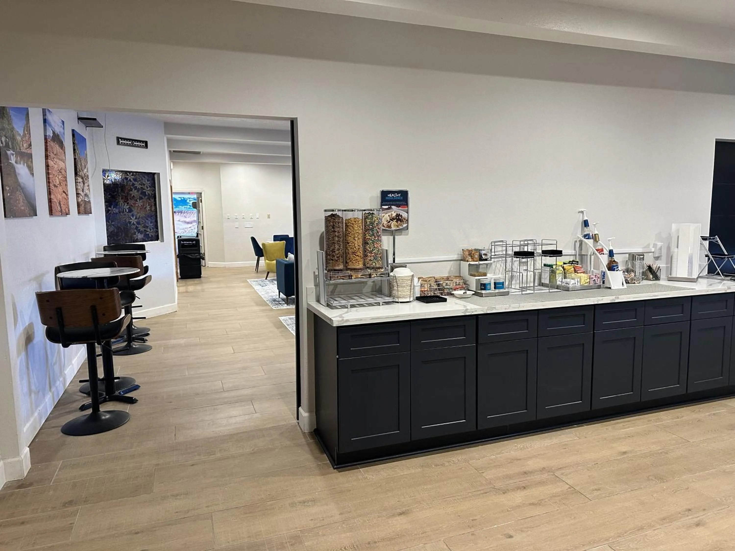 Breakfast in Clarion Pointe Winslow I-40