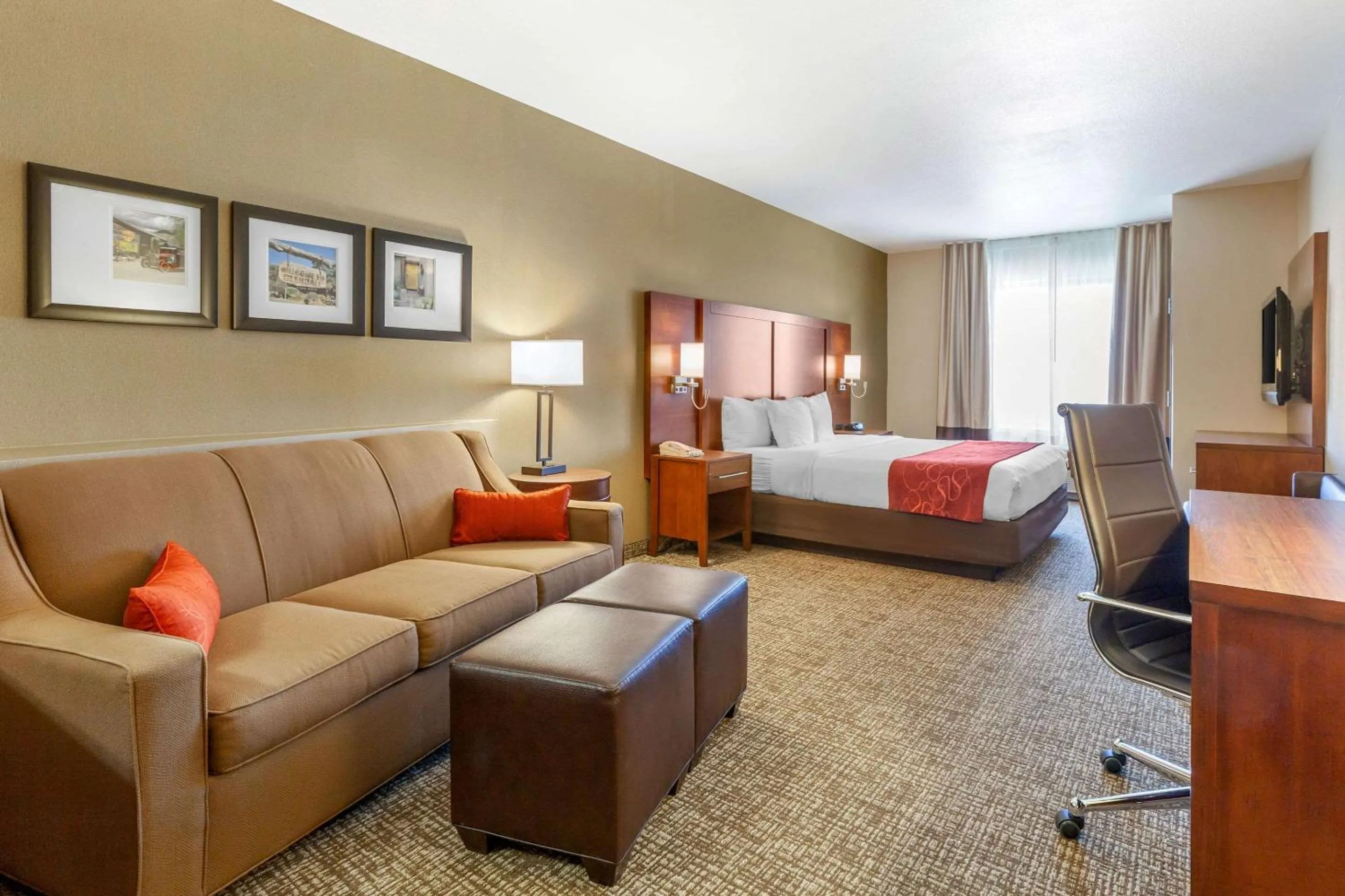 Bedroom, Bed in Comfort Suites Glendale - State Farm Stadium Area