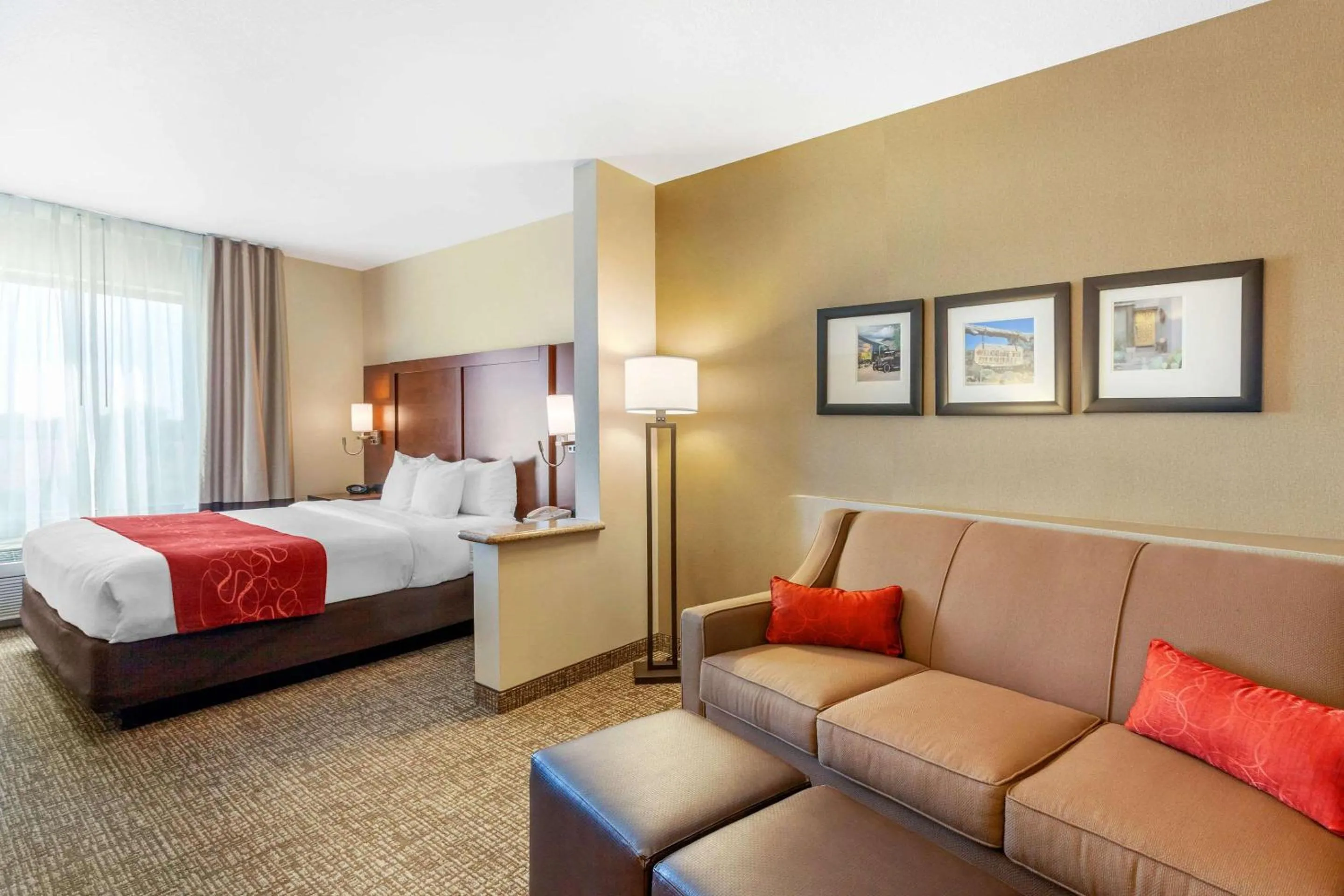 Bedroom, Bed in Comfort Suites Glendale - State Farm Stadium Area