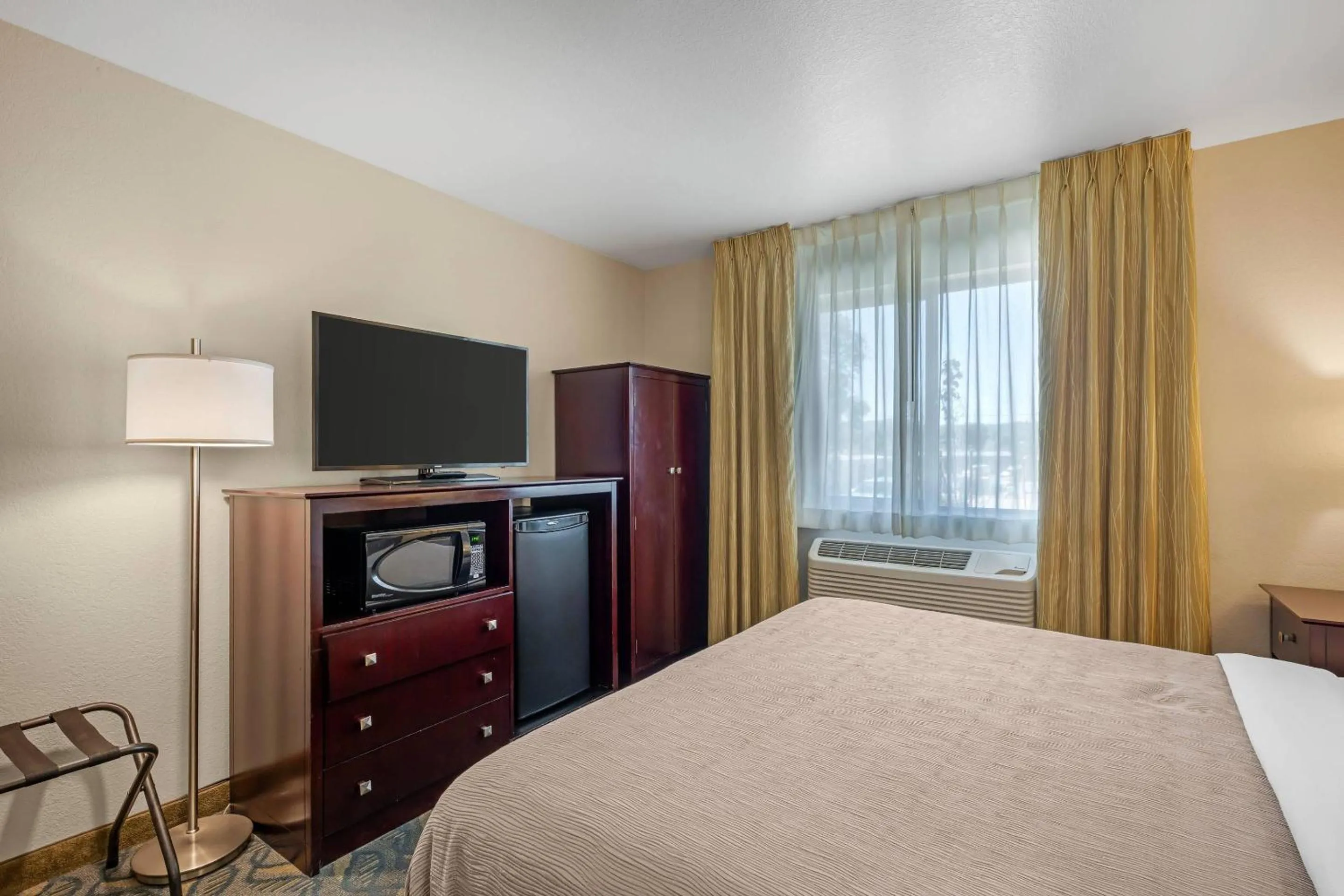 Bedroom, Bed in Quality Inn Prescott