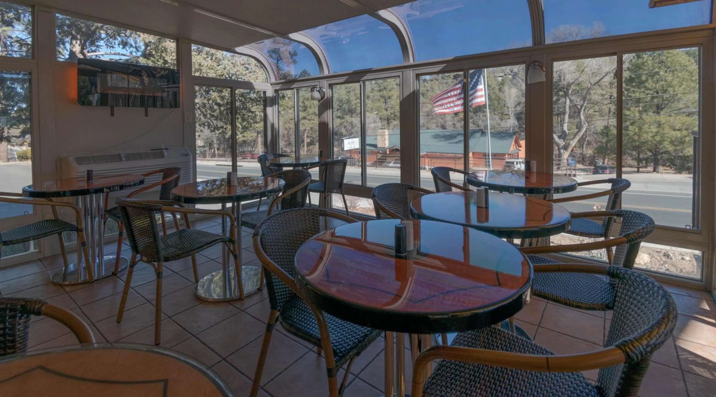 Dining area in Days Inn by Wyndham Prescott