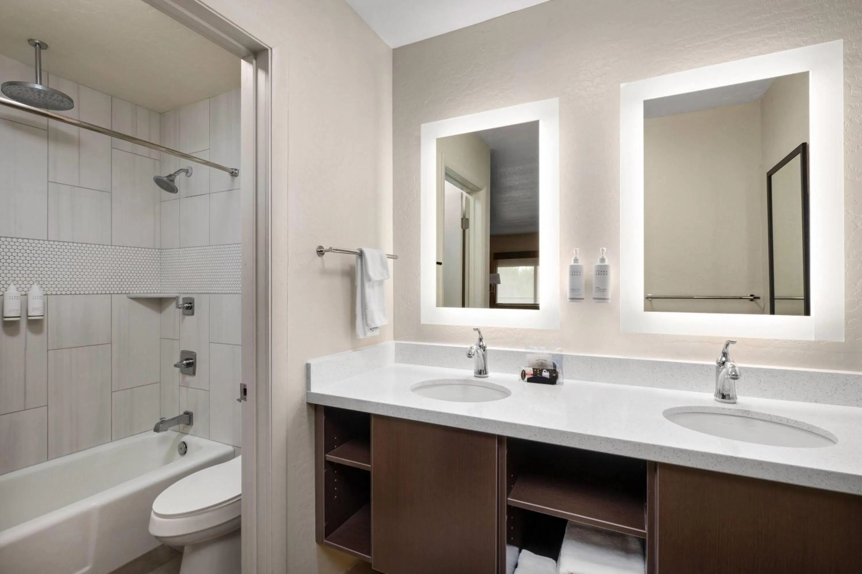 Bathroom in Days Inn by Wyndham Prescott