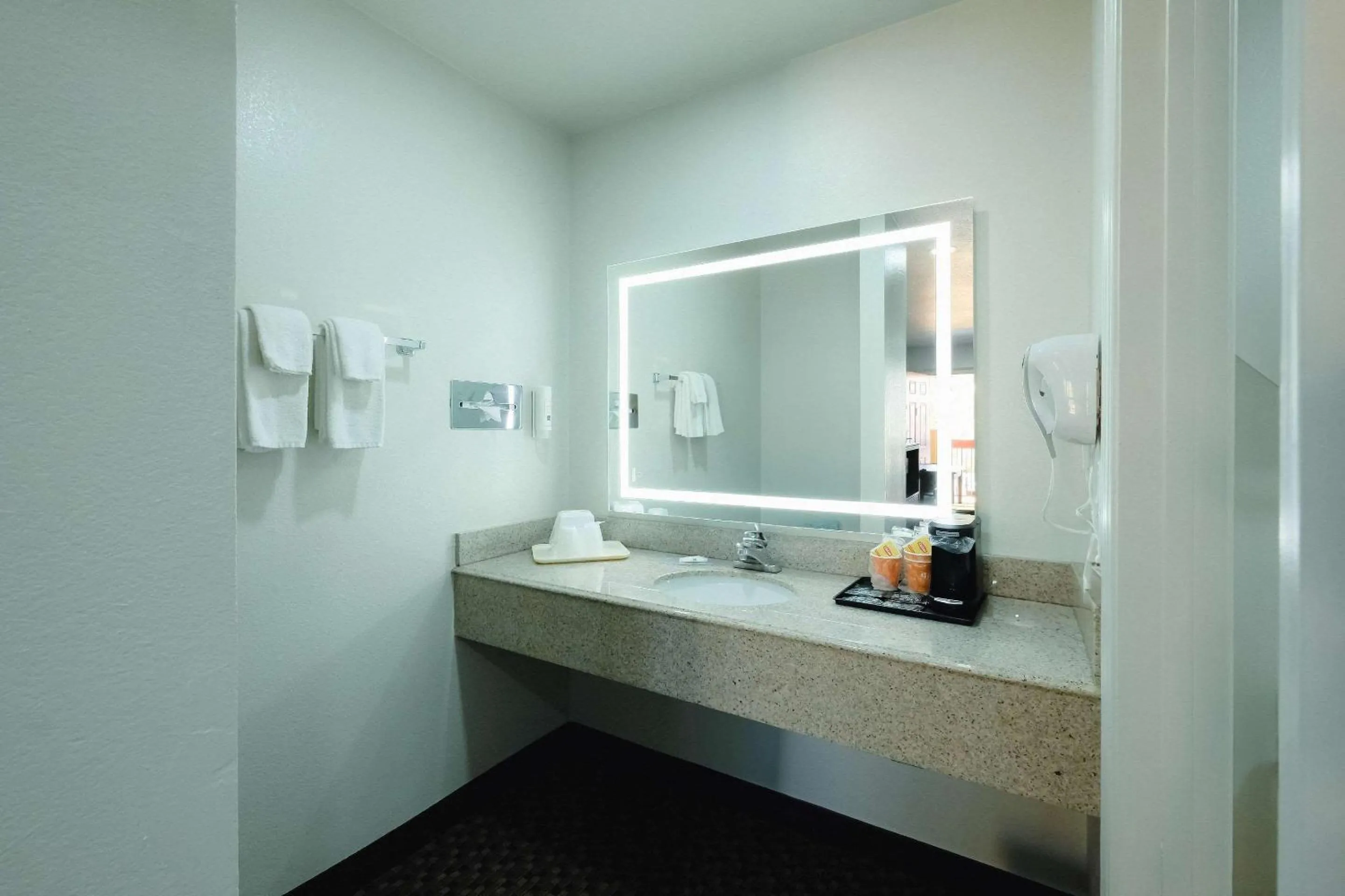 Bedroom in Quality Inn Holbrook near Petrified Forest