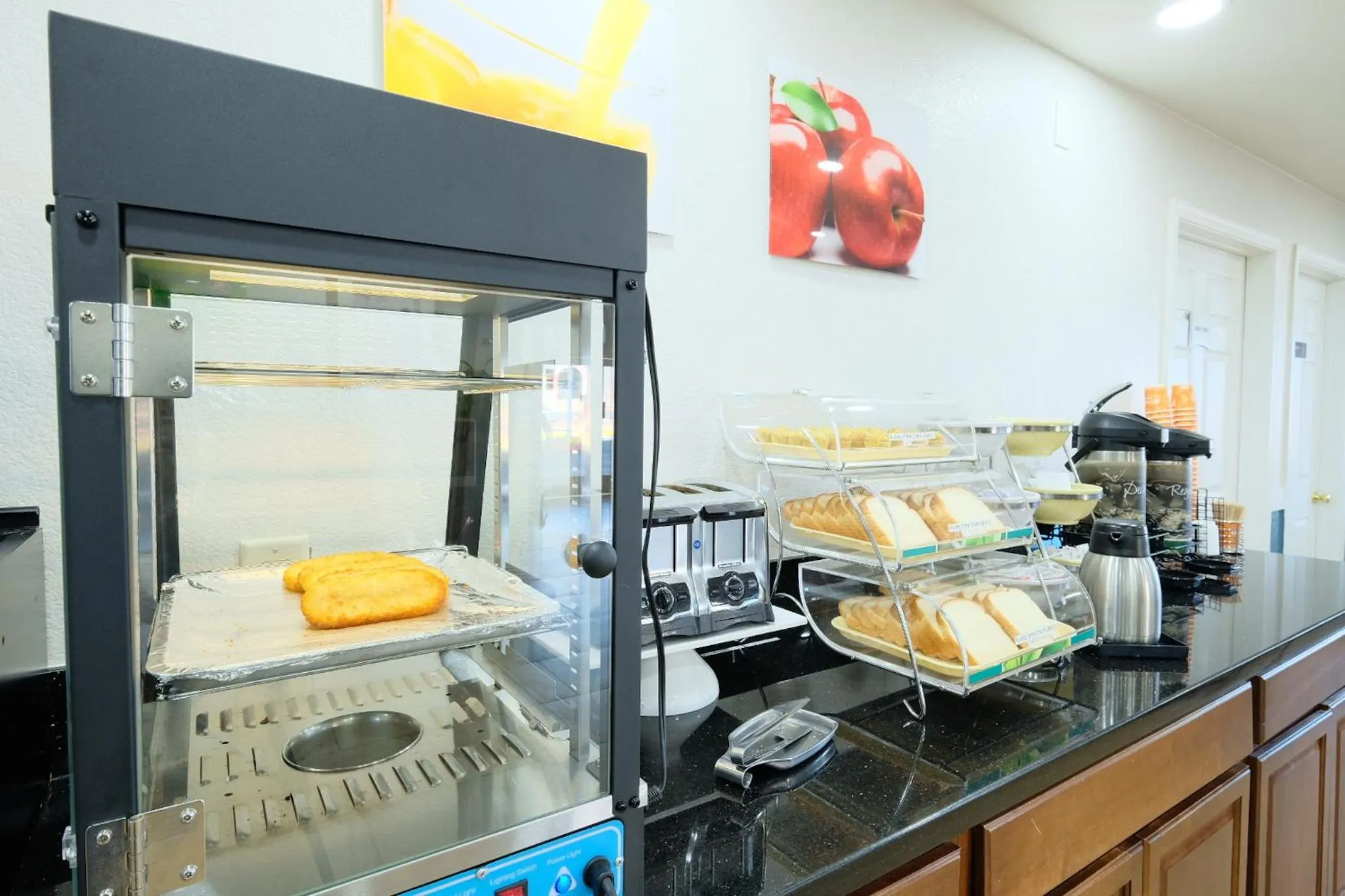Dining area in Quality Inn Holbrook near Petrified Forest