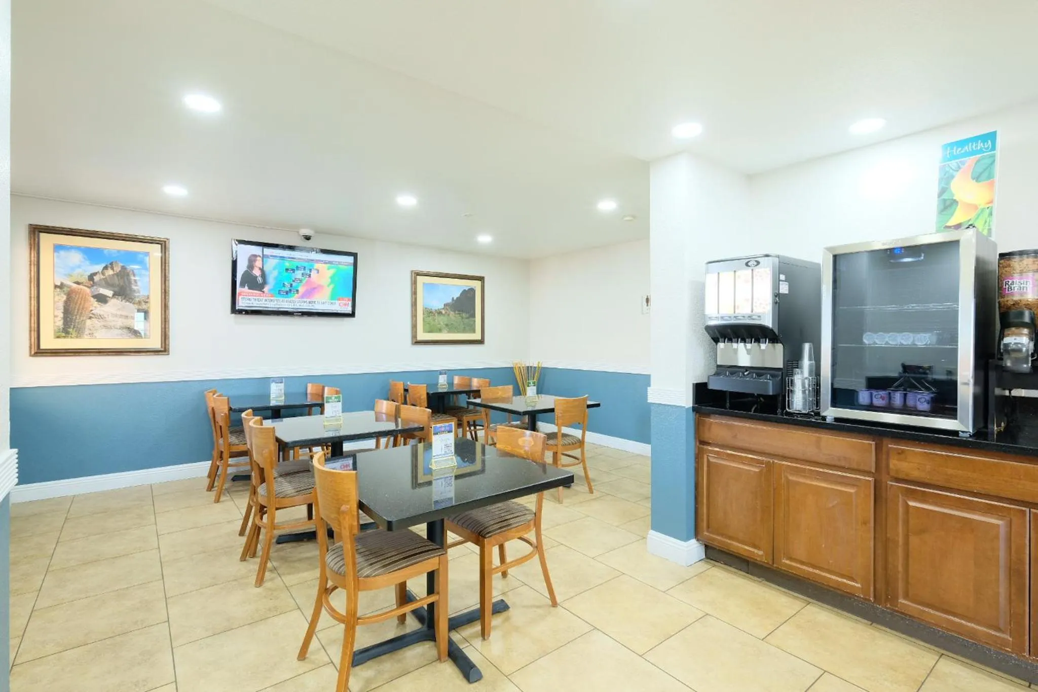 Dining area in Quality Inn Holbrook near Petrified Forest