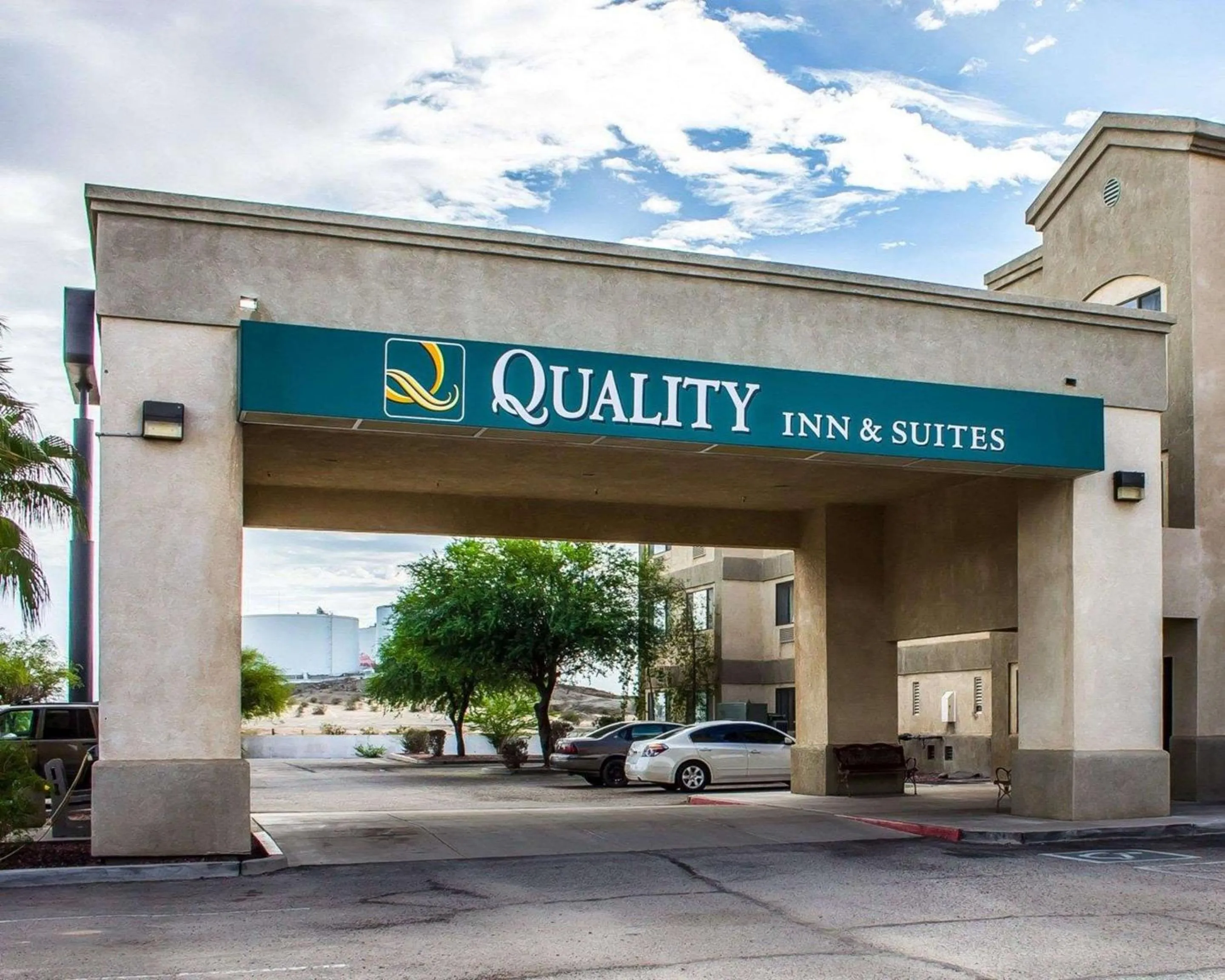 Property building in Quality Inn & Suites Yuma