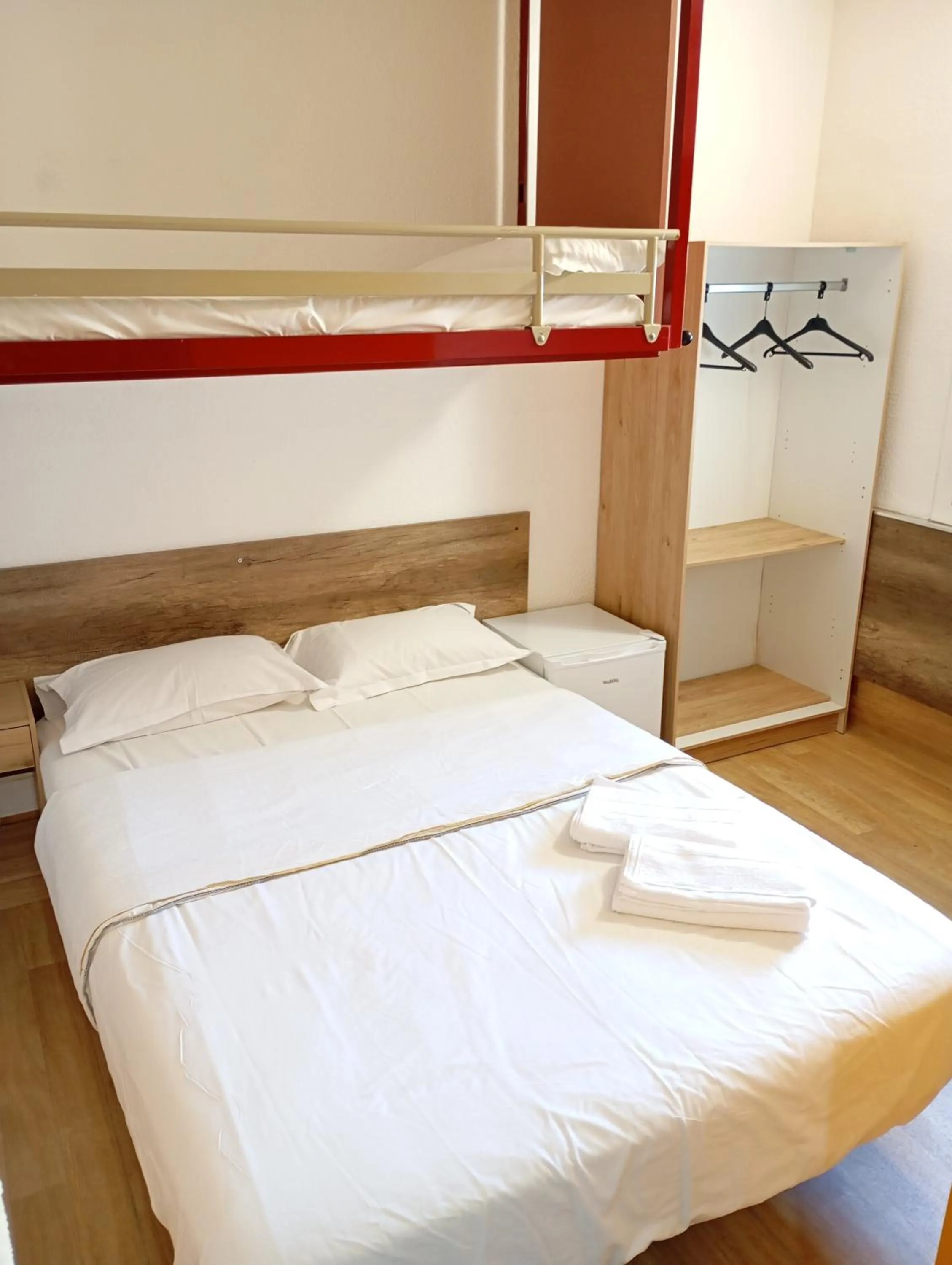 Photo of the whole room, Bed in HOTEL THANIA Sète Frontignan