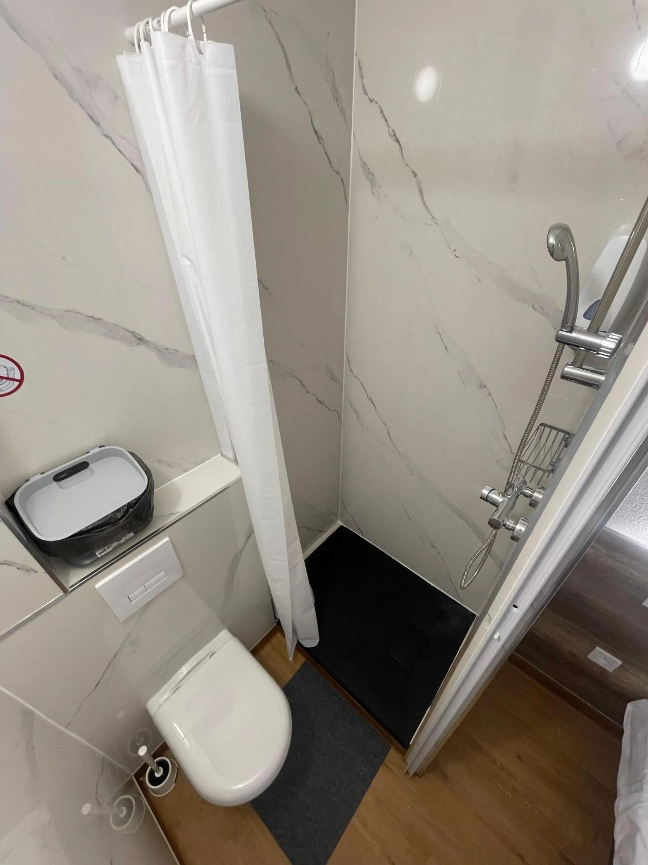 Bathroom in HOTEL THANIA