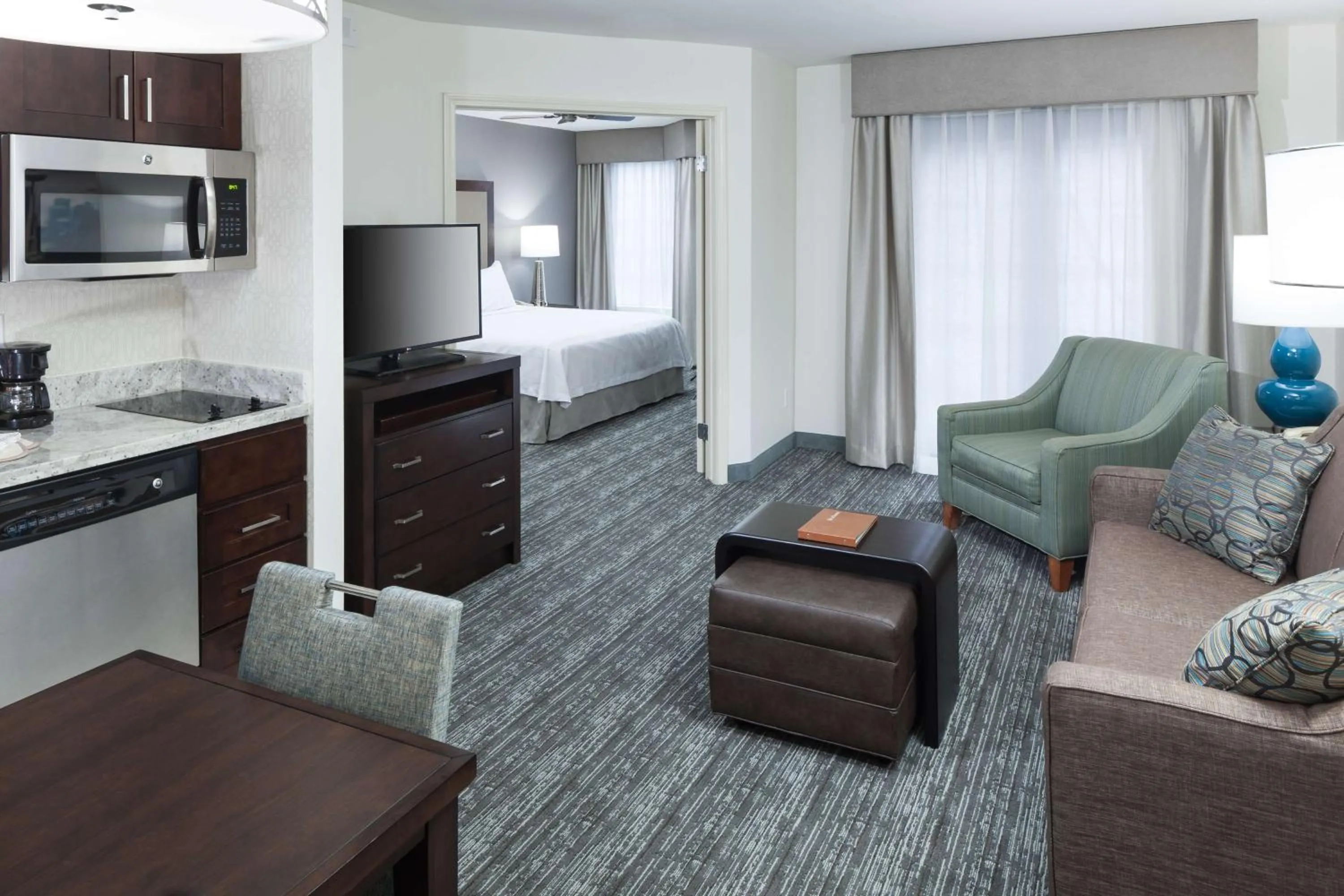 Living room, Bed in Homewood Suites by Hilton Seattle-Tacoma Airport/Tukwila