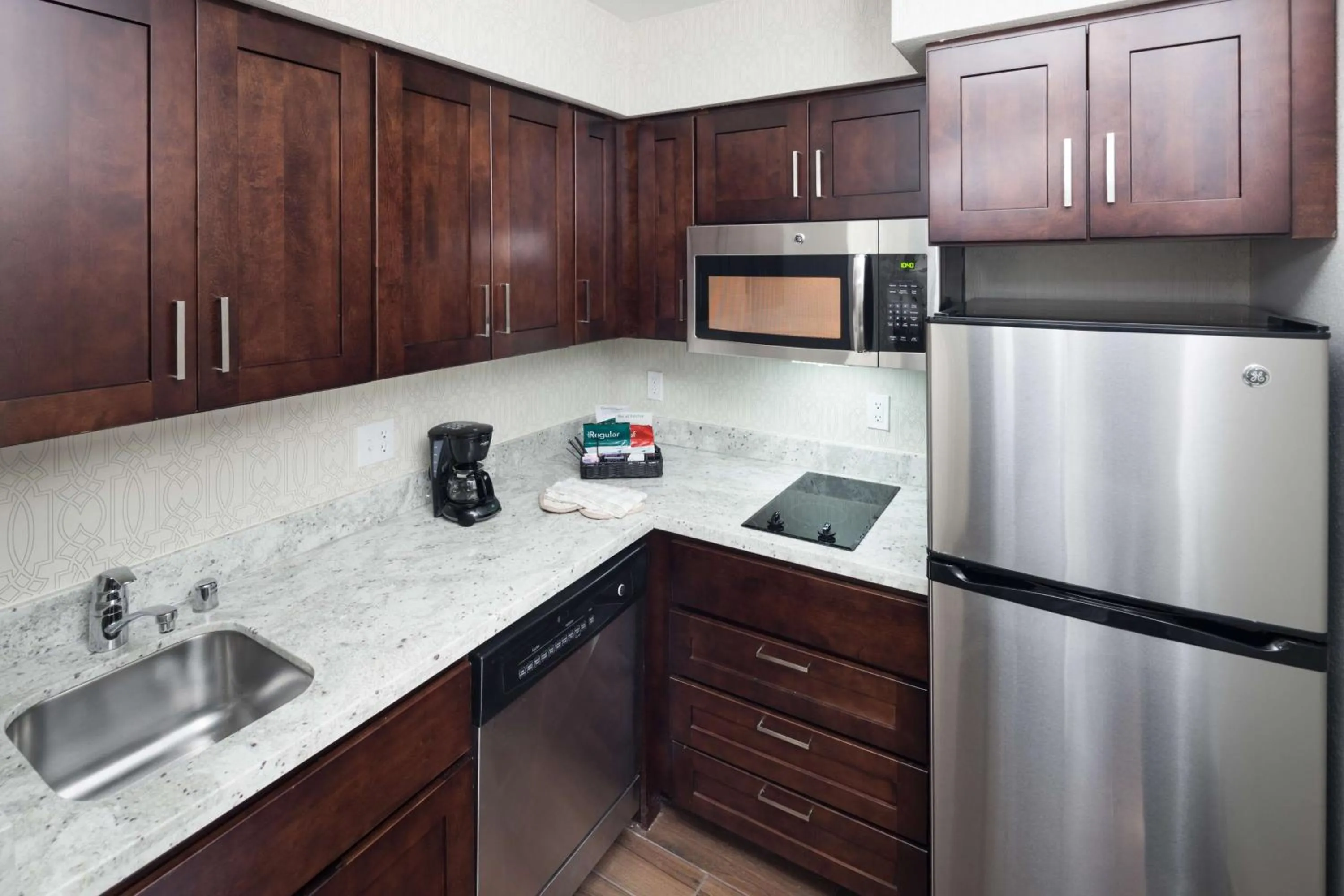 Kitchen or kitchenette in Homewood Suites by Hilton Seattle-Tacoma Airport/Tukwila
