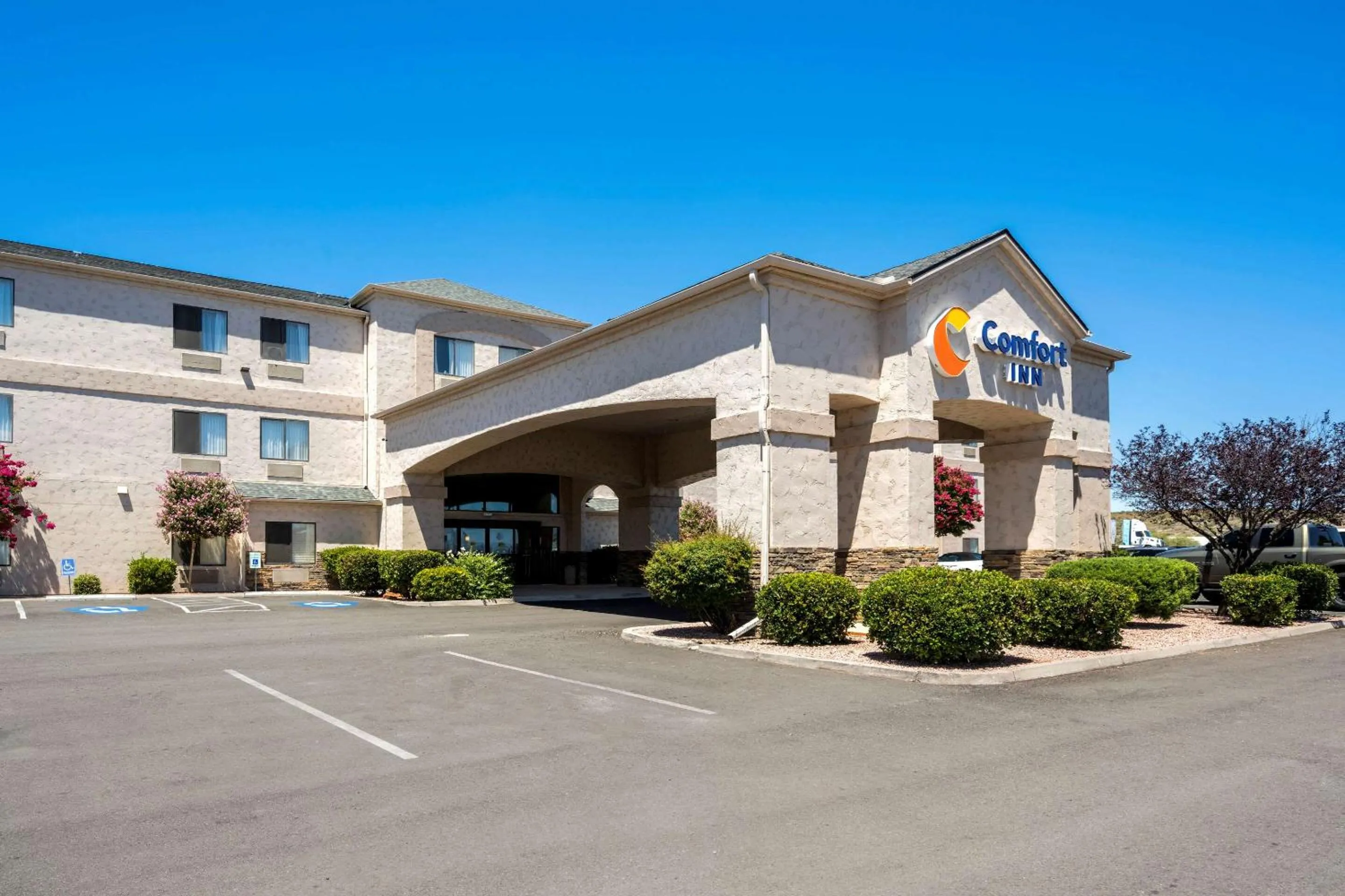 Property building in Comfort Inn Camp Verde I-17
