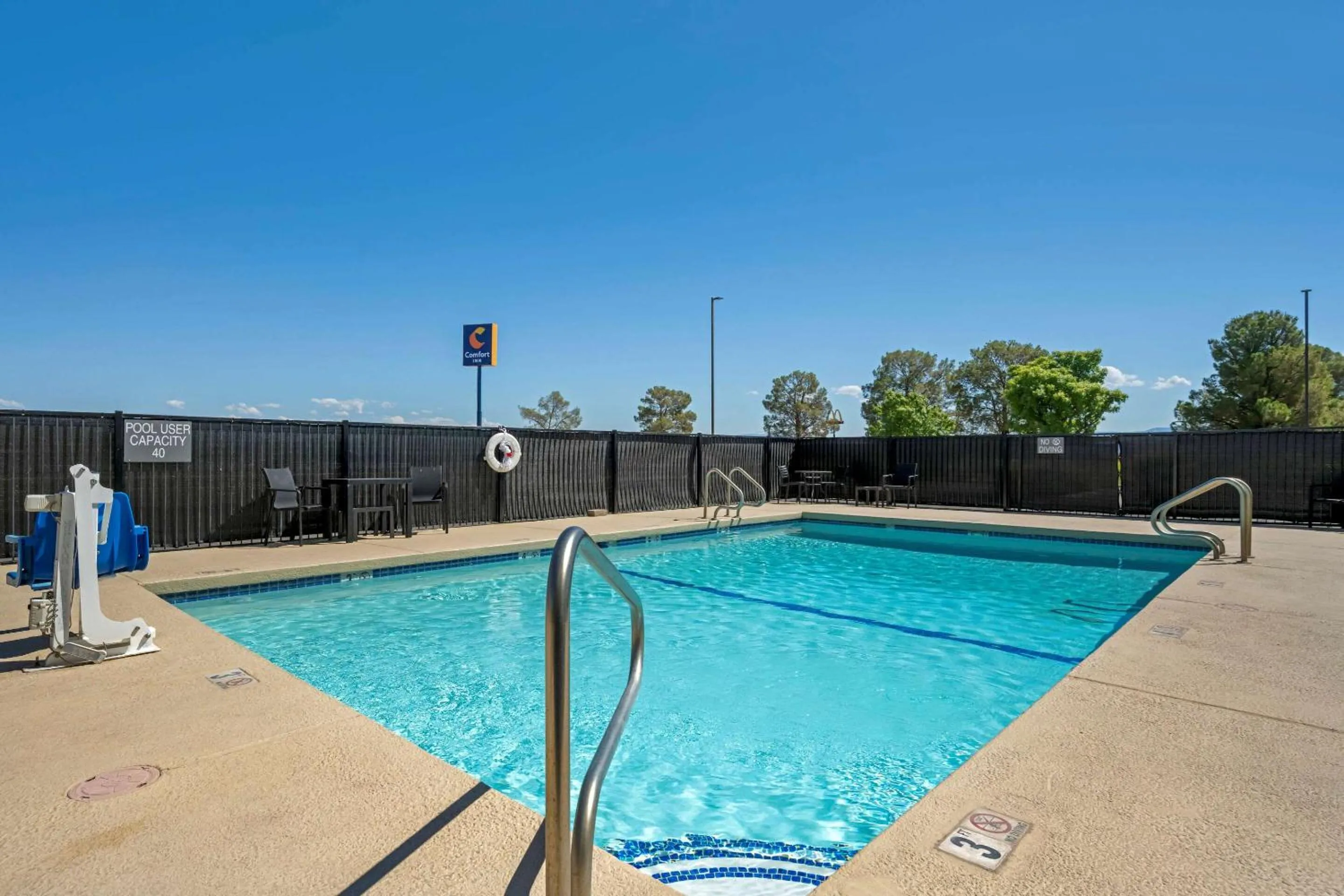 Swimming pool in Comfort Inn Camp Verde I-17