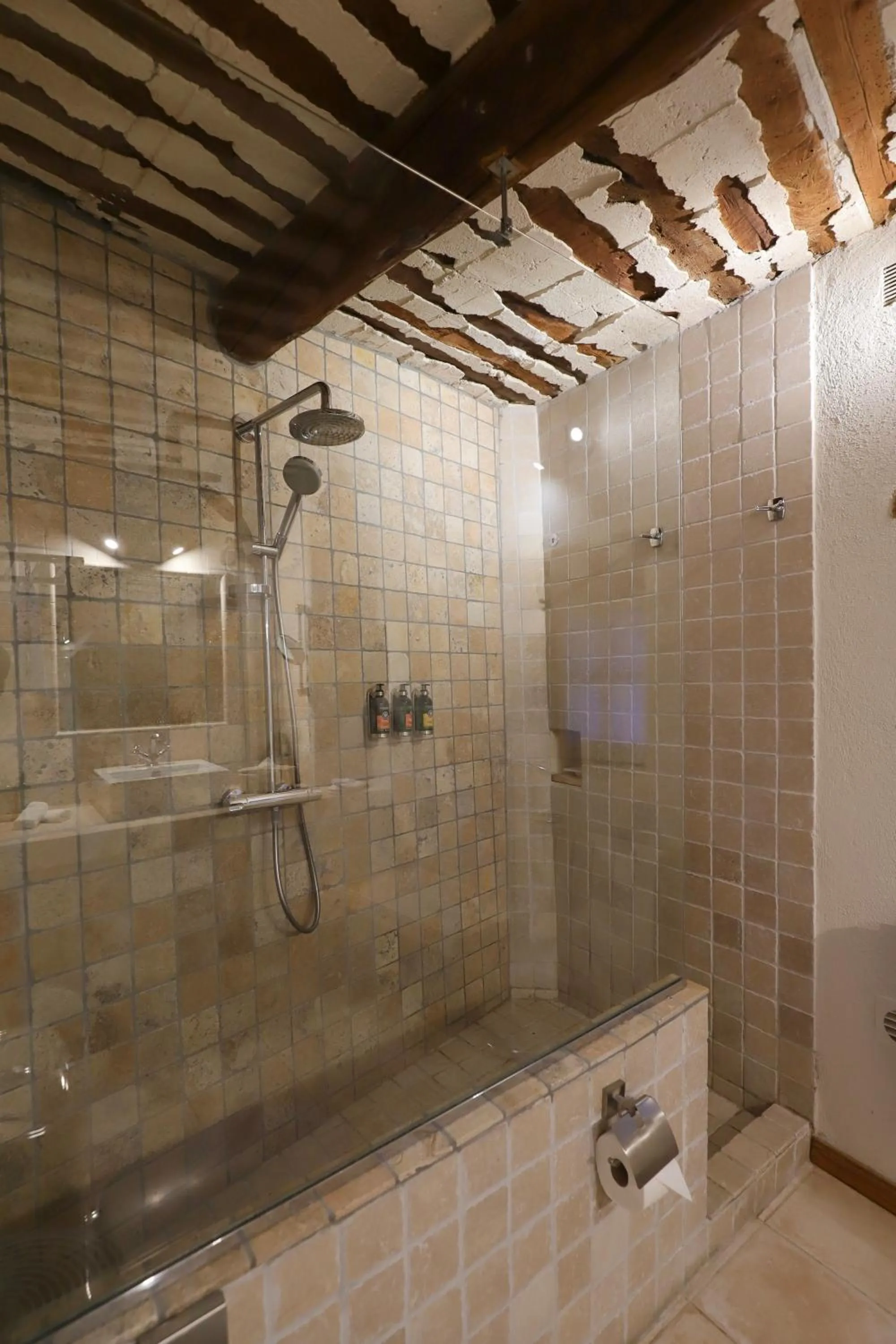 Shower in LA FERME DE LA HUPPE