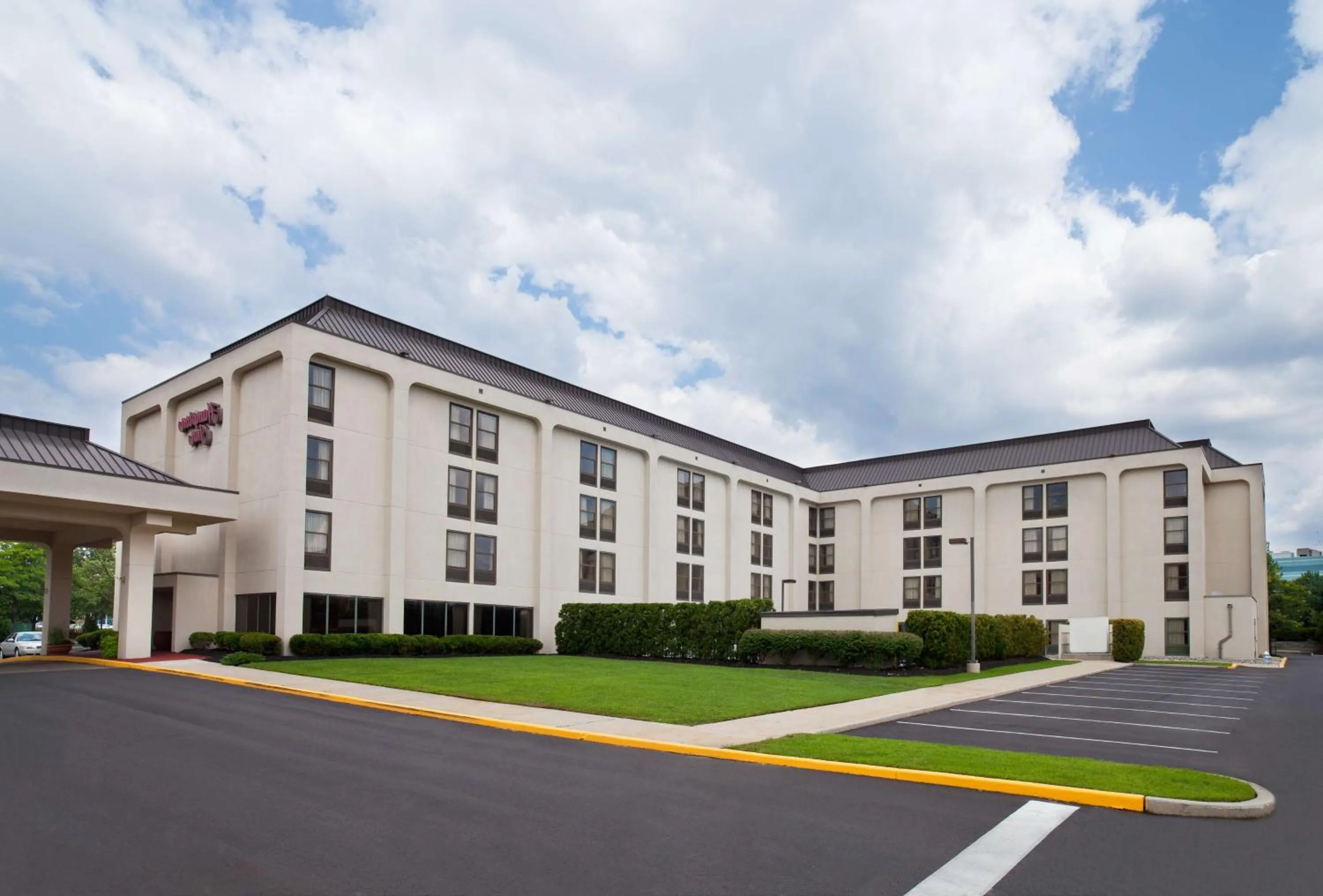 Property building in Hampton Inn Philadelphia/Mt. Laurel