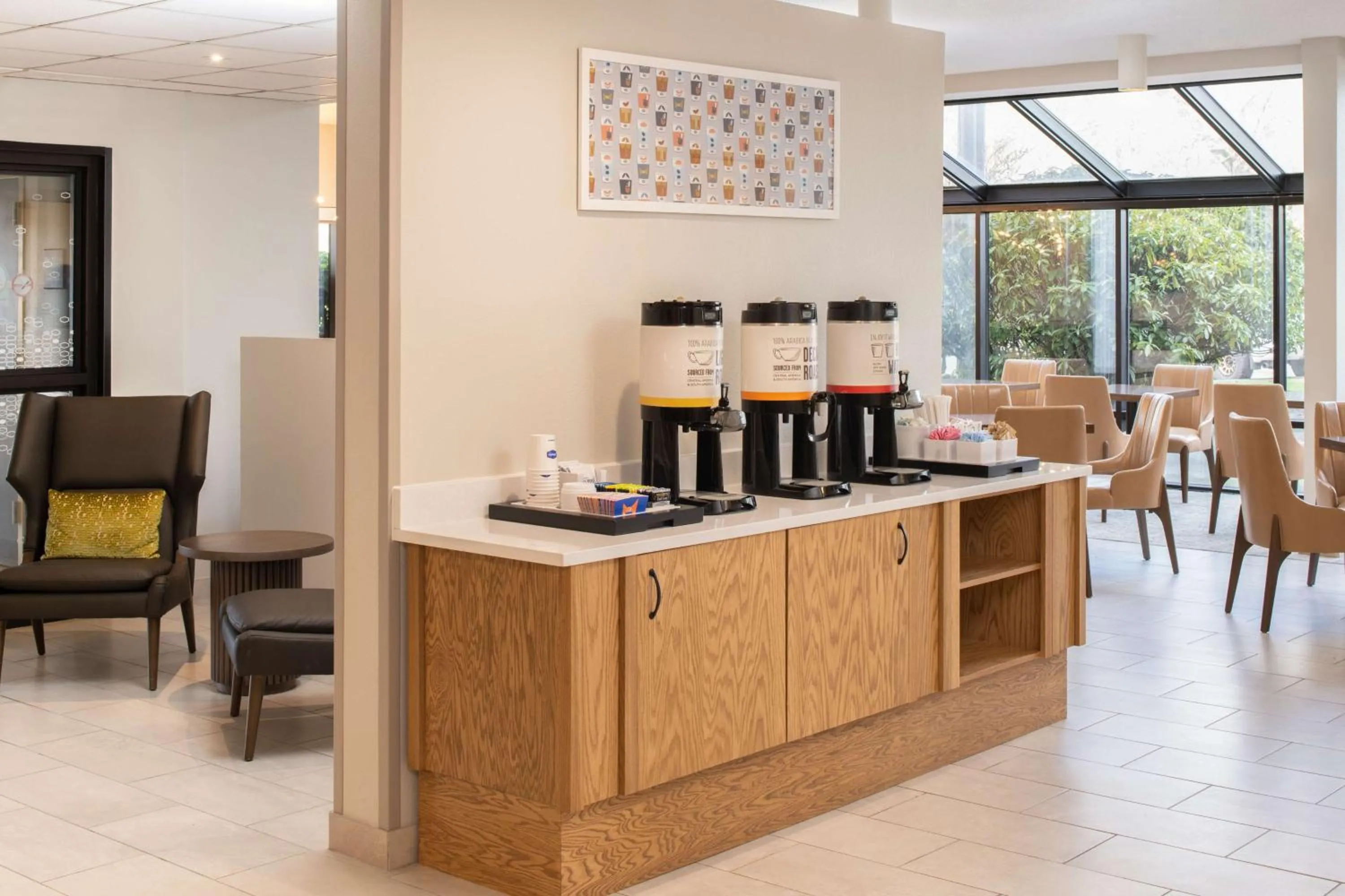 Coffee/tea facilities in Hampton Inn Seattle/Southcenter