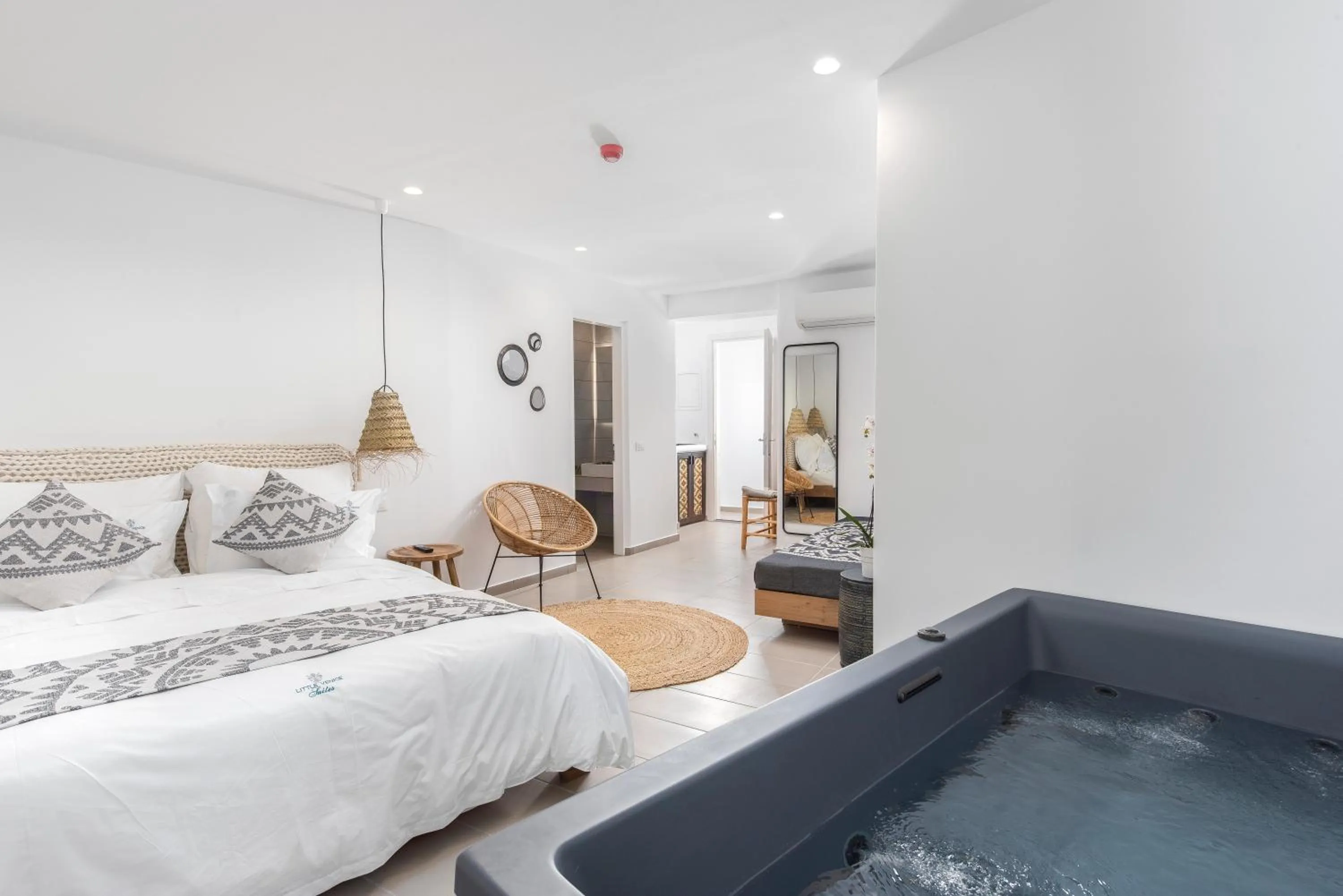 Photo of the whole room, Bed in Little Venice Villas