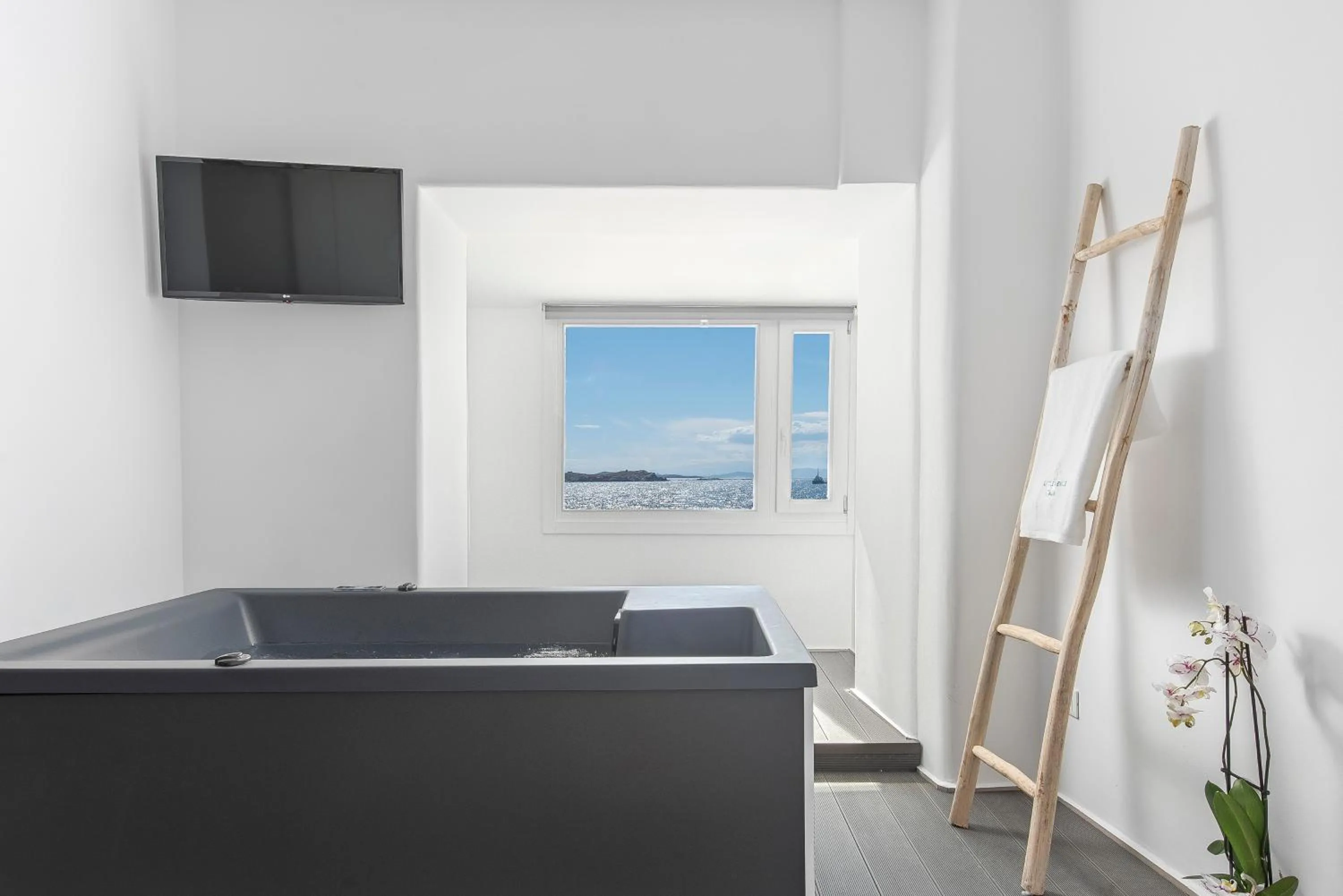 Hot Tub in Little Venice Villas