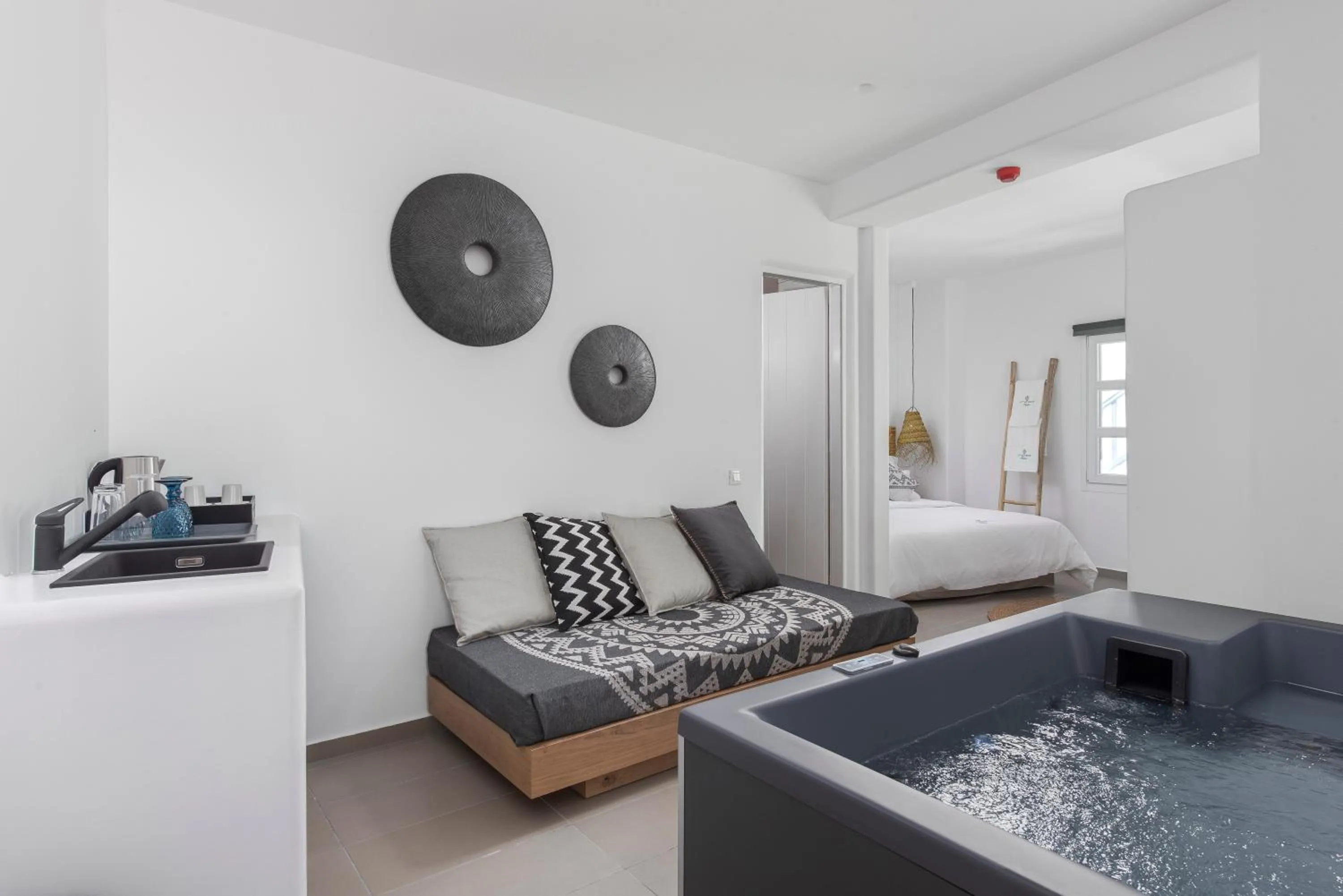 Hot Tub, Bed in Little Venice Villas