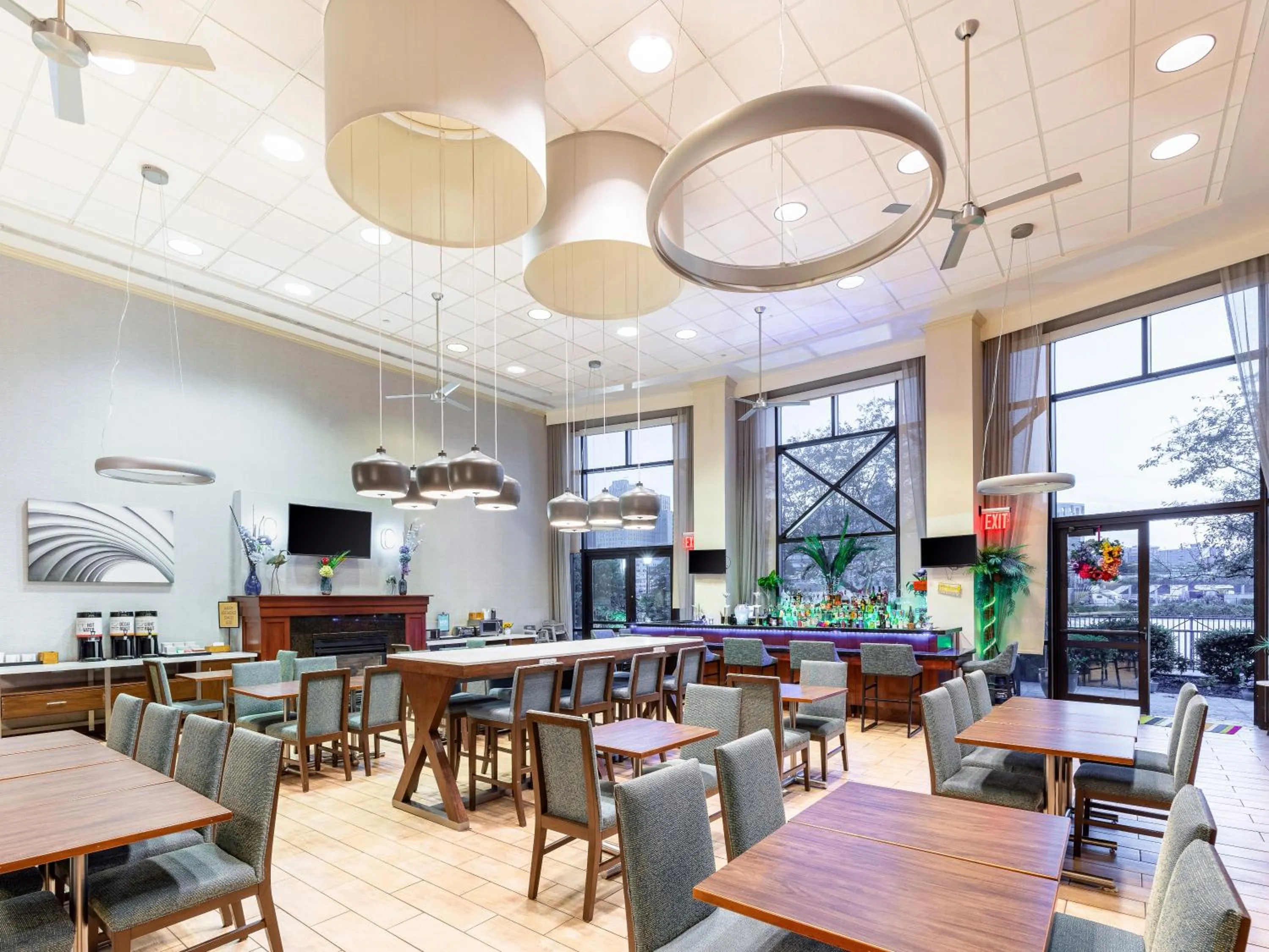 Lounge or bar in Hampton Inn & Suites Newark-Harrison-Riverwalk