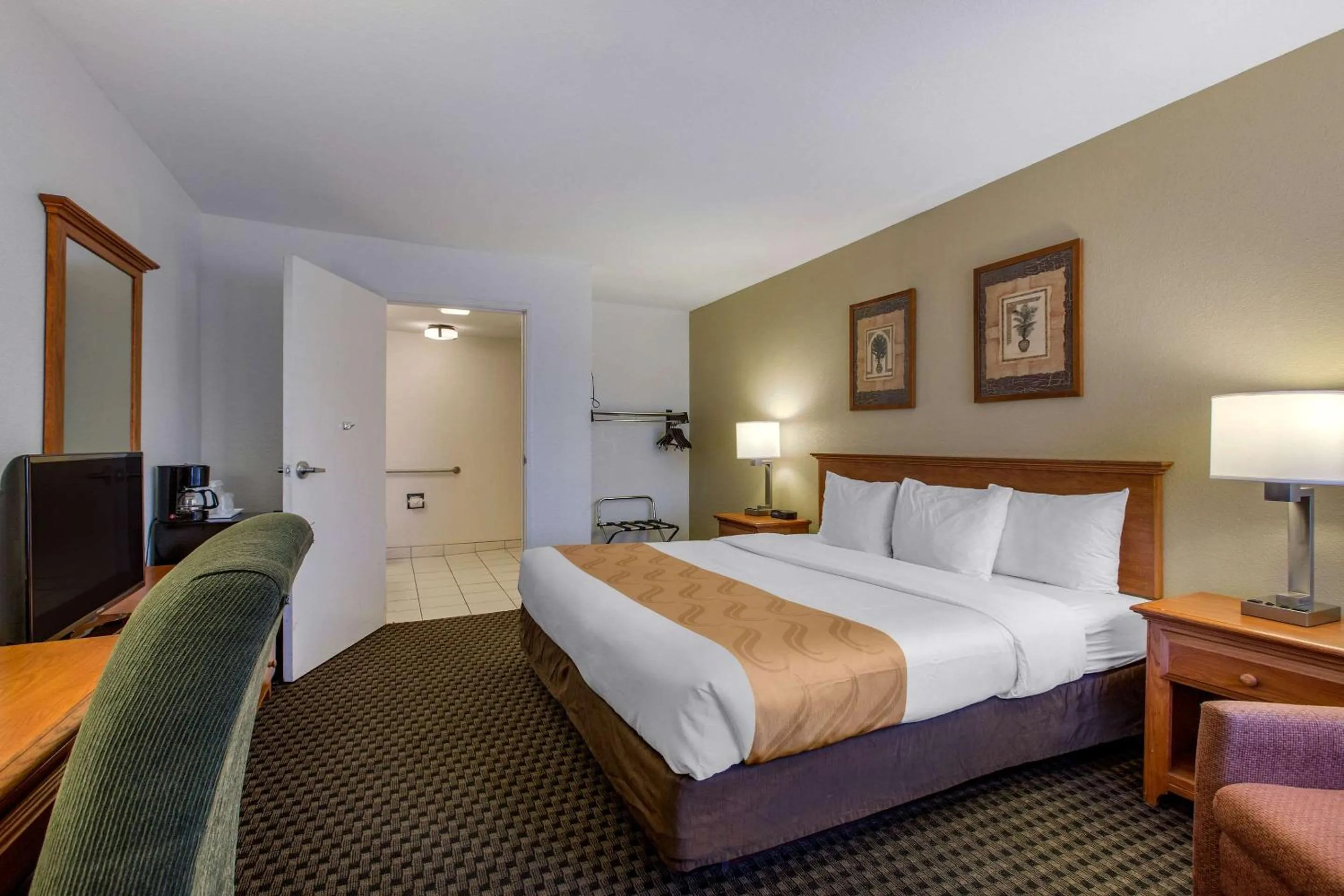 Photo of the whole room in Quality Inn Palm Springs Downtown